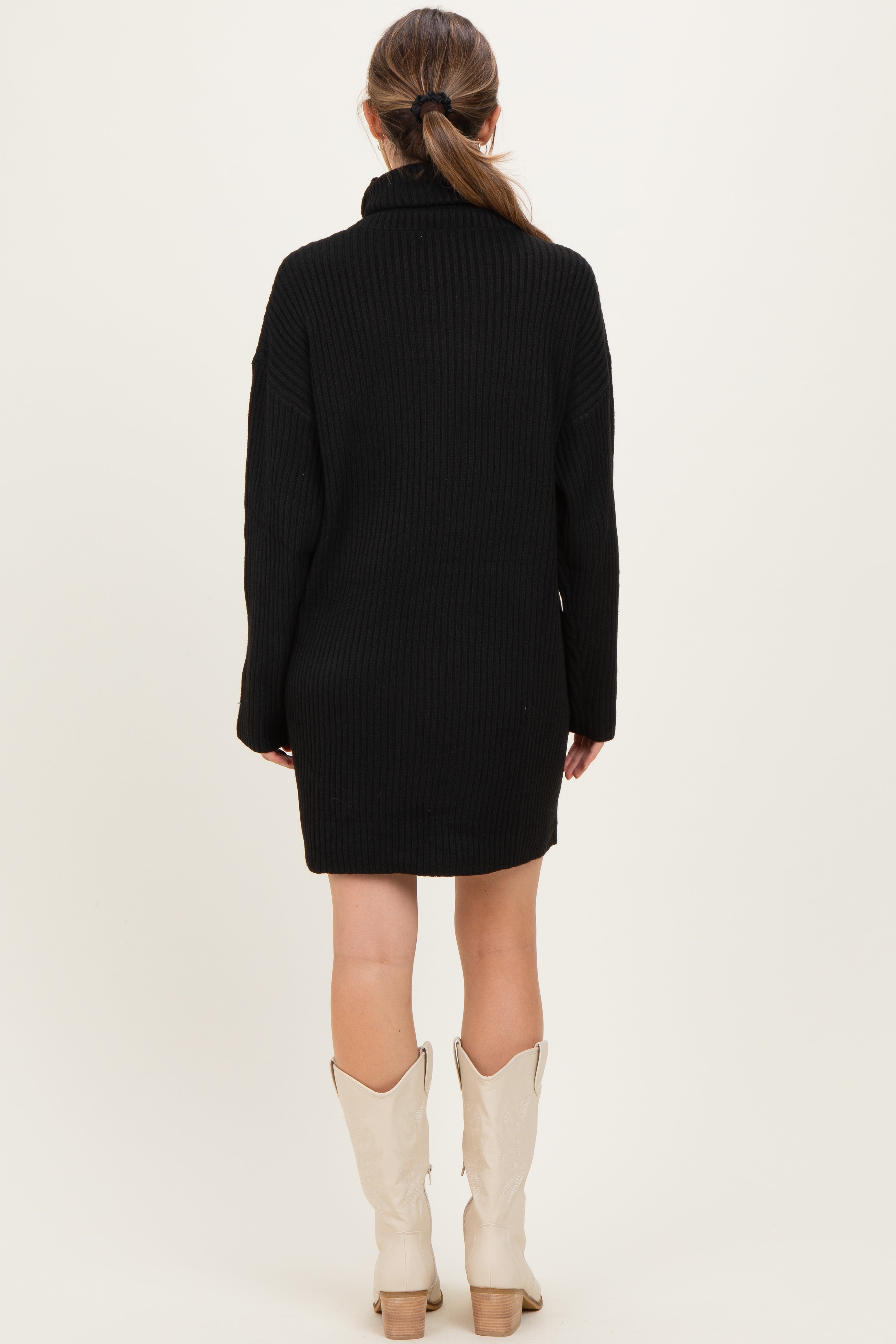 Schwarzes Umstands-Pulloverkleid aus grobem Strick mit Rollkragen
