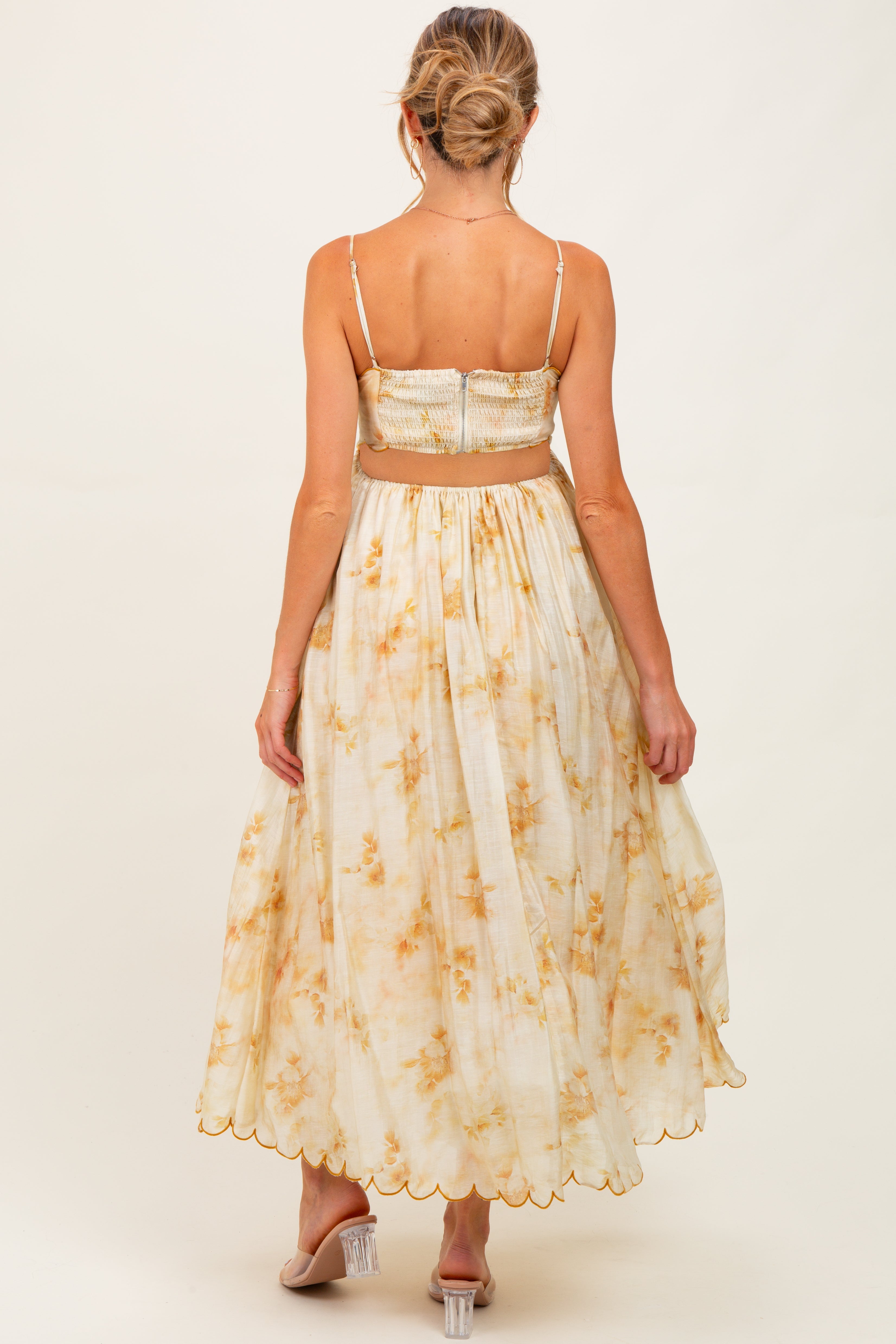 Umstands-Midikleid mit verblasstem Blumenmuster, Muschelsaum und Cut-out