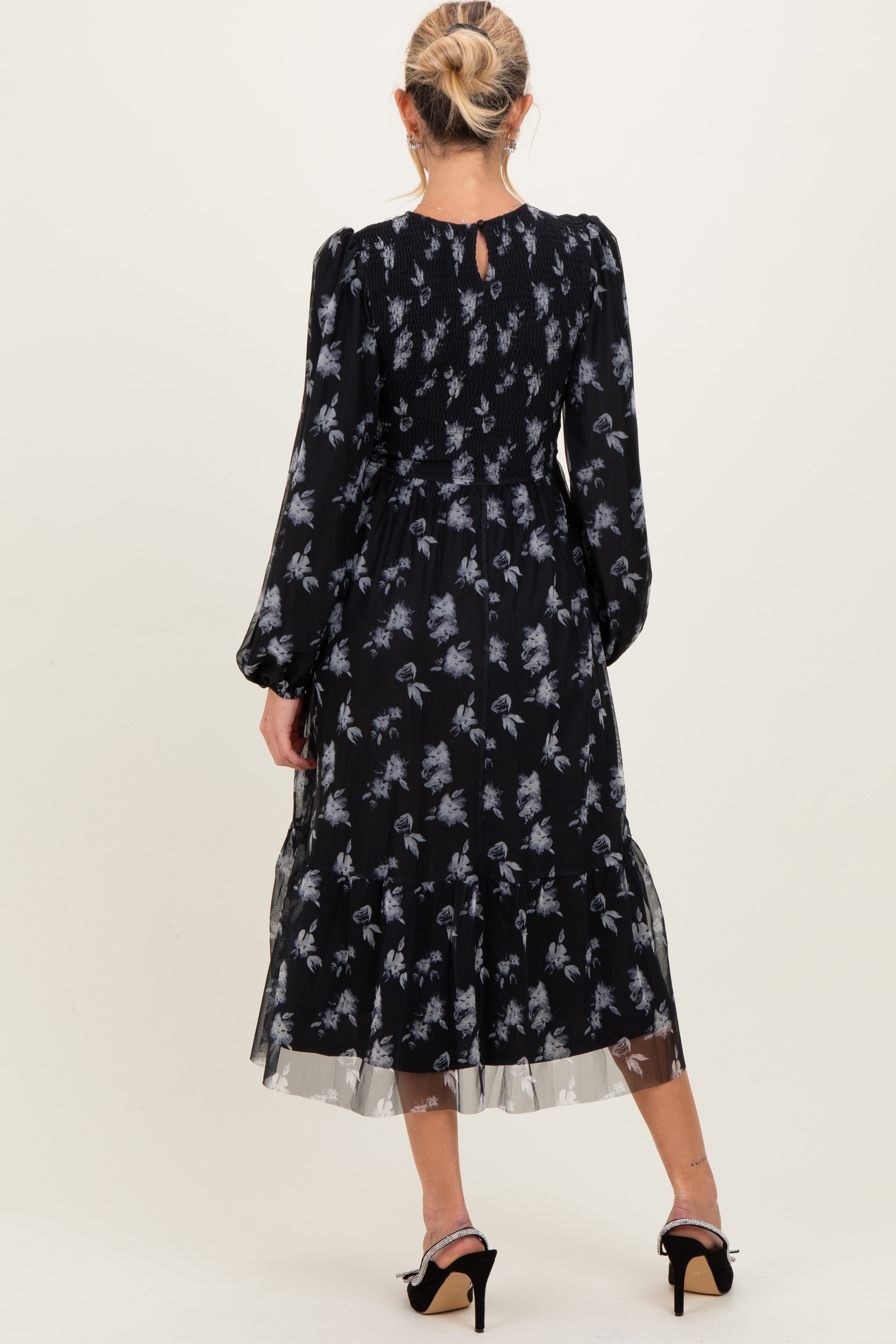 Umstands-Midikleid aus Mesh mit Blumenmuster und gesmoktem Oberteil