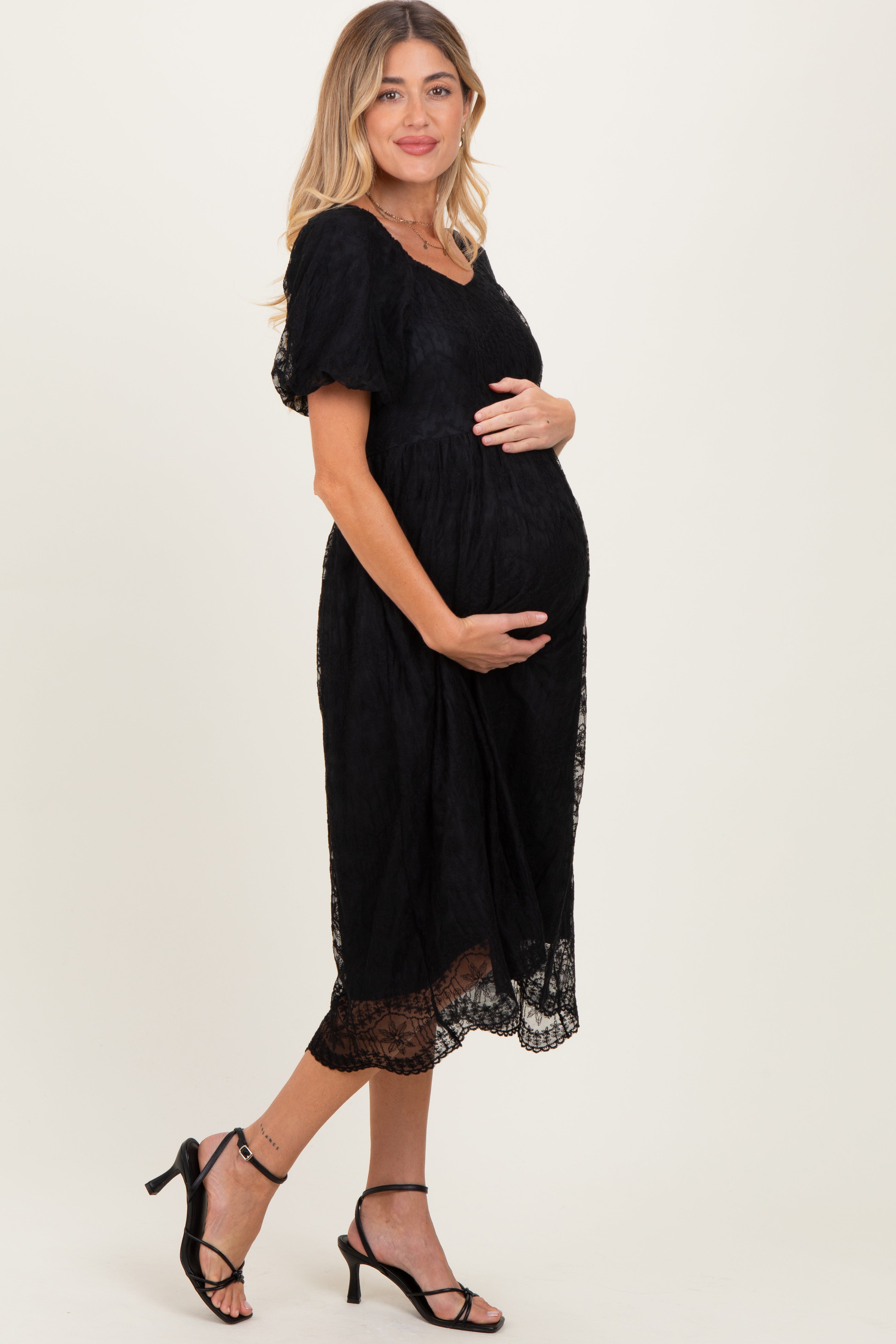 Umstands-Midikleid aus Spitze mit Herzausschnitt und kurzen Ärmeln