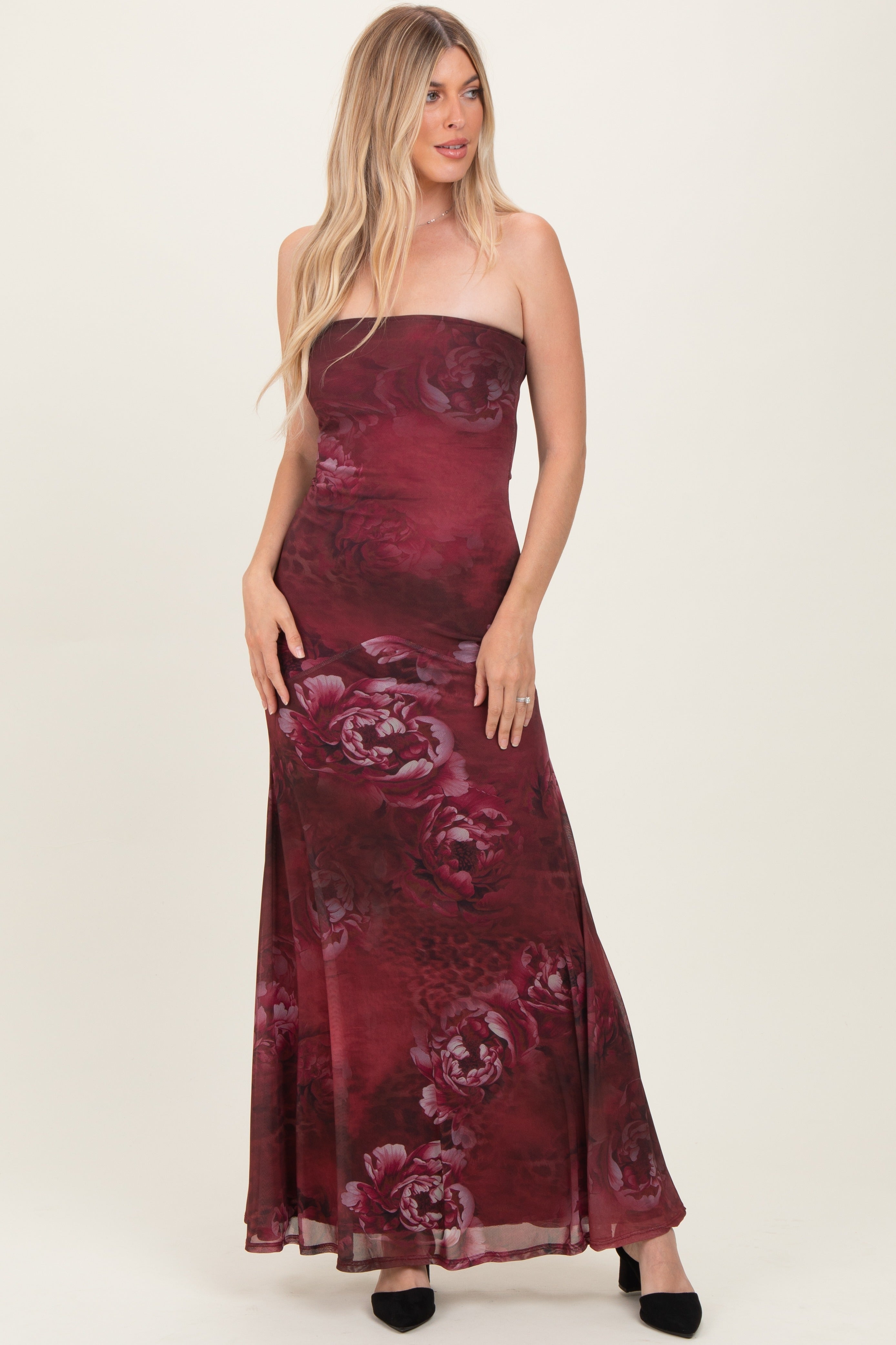 Bordeaux-Umstandsmaxikleid mit Blumenmuster und trägerlosem Design