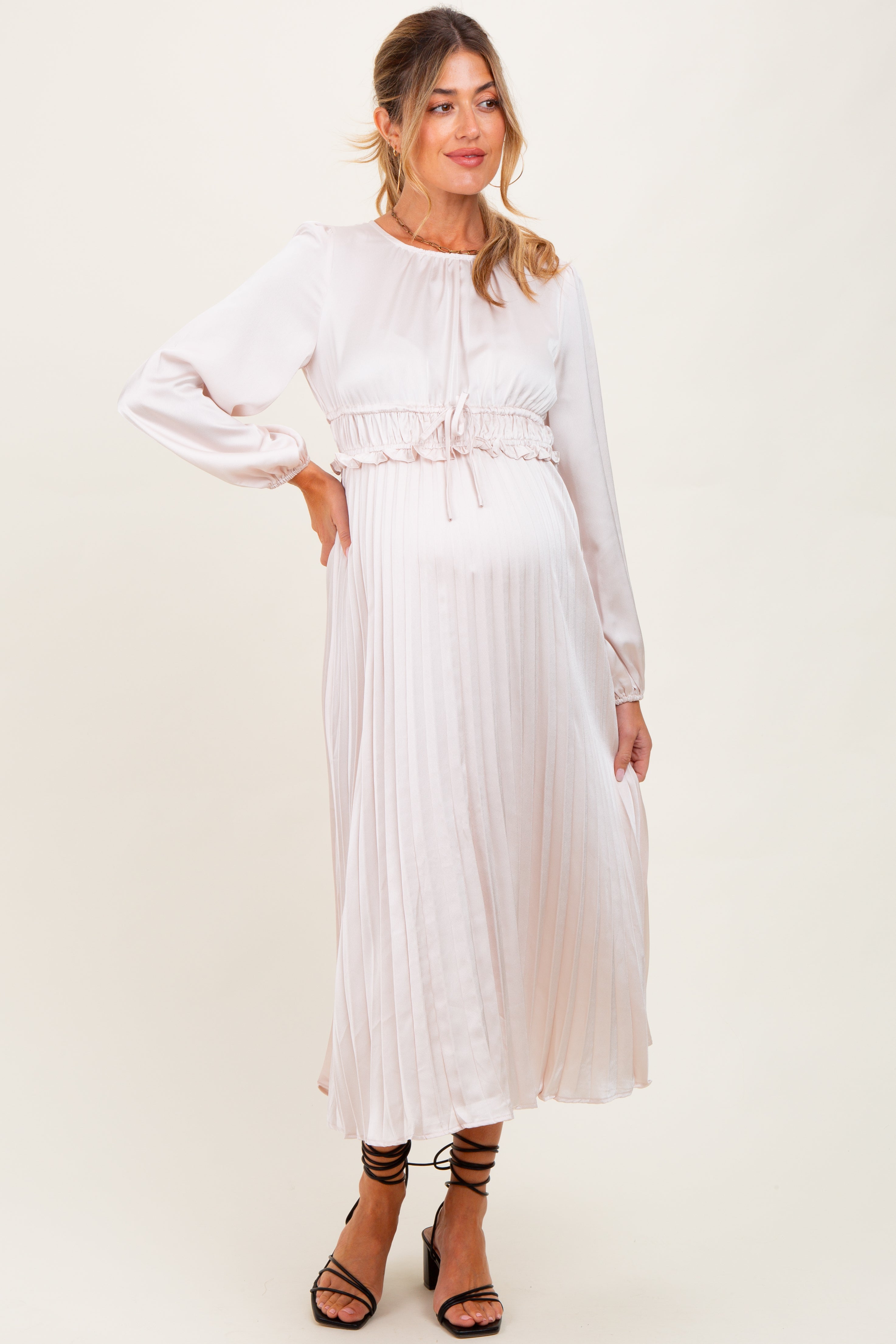 #Farbe_Creme, plissiert im Empire-Stil