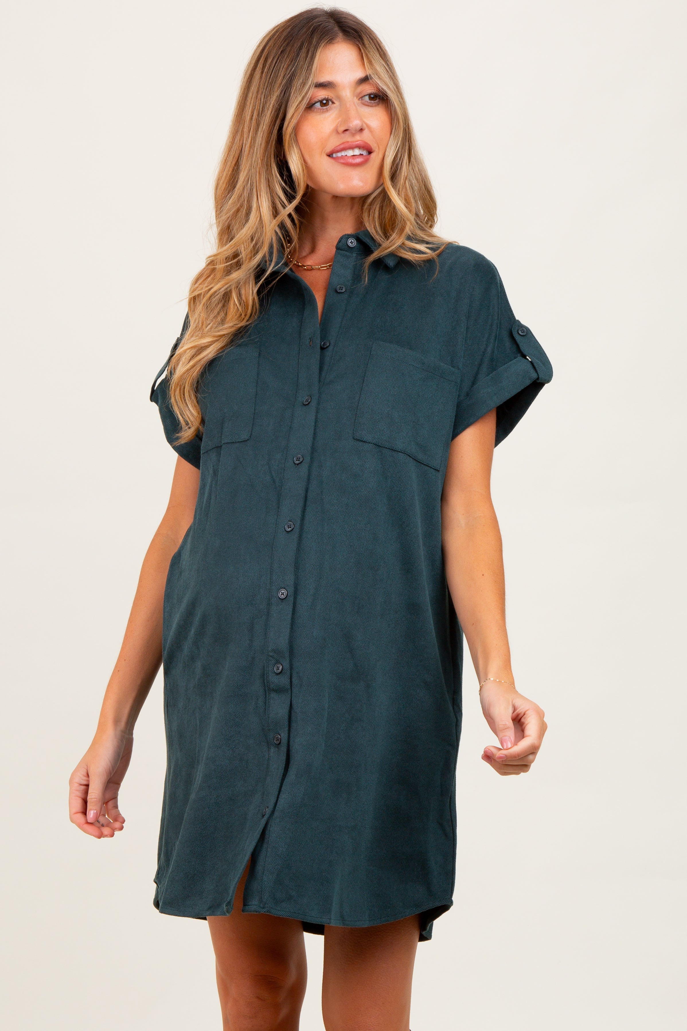 Waldgrünes Umstands-Hemdblusenkleid aus Wildlederimitat