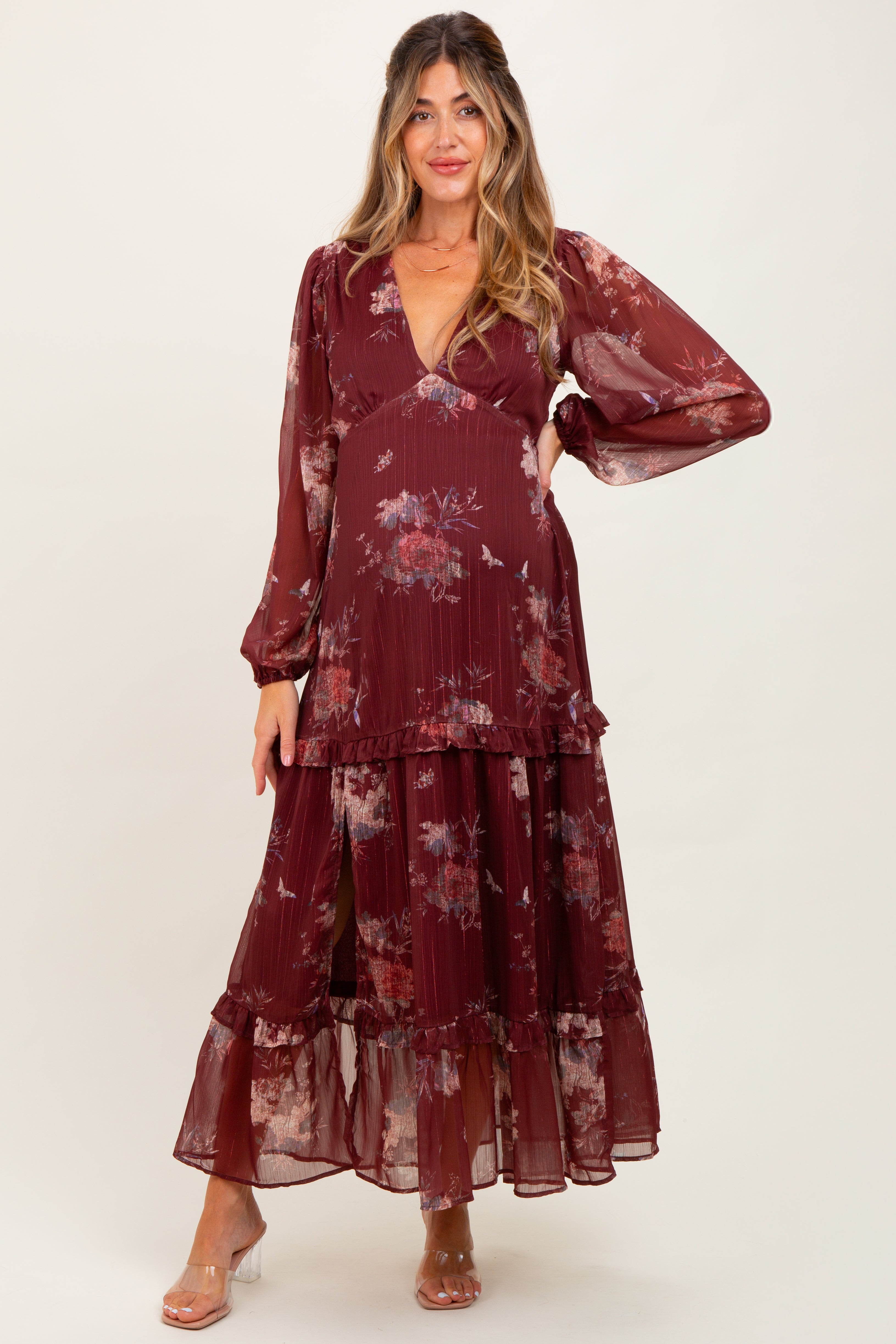 Bordeauxrotes Umstands-Maxikleid aus Chiffon mit Blumenmuster, V-Ausschnitt und langen Ärmeln