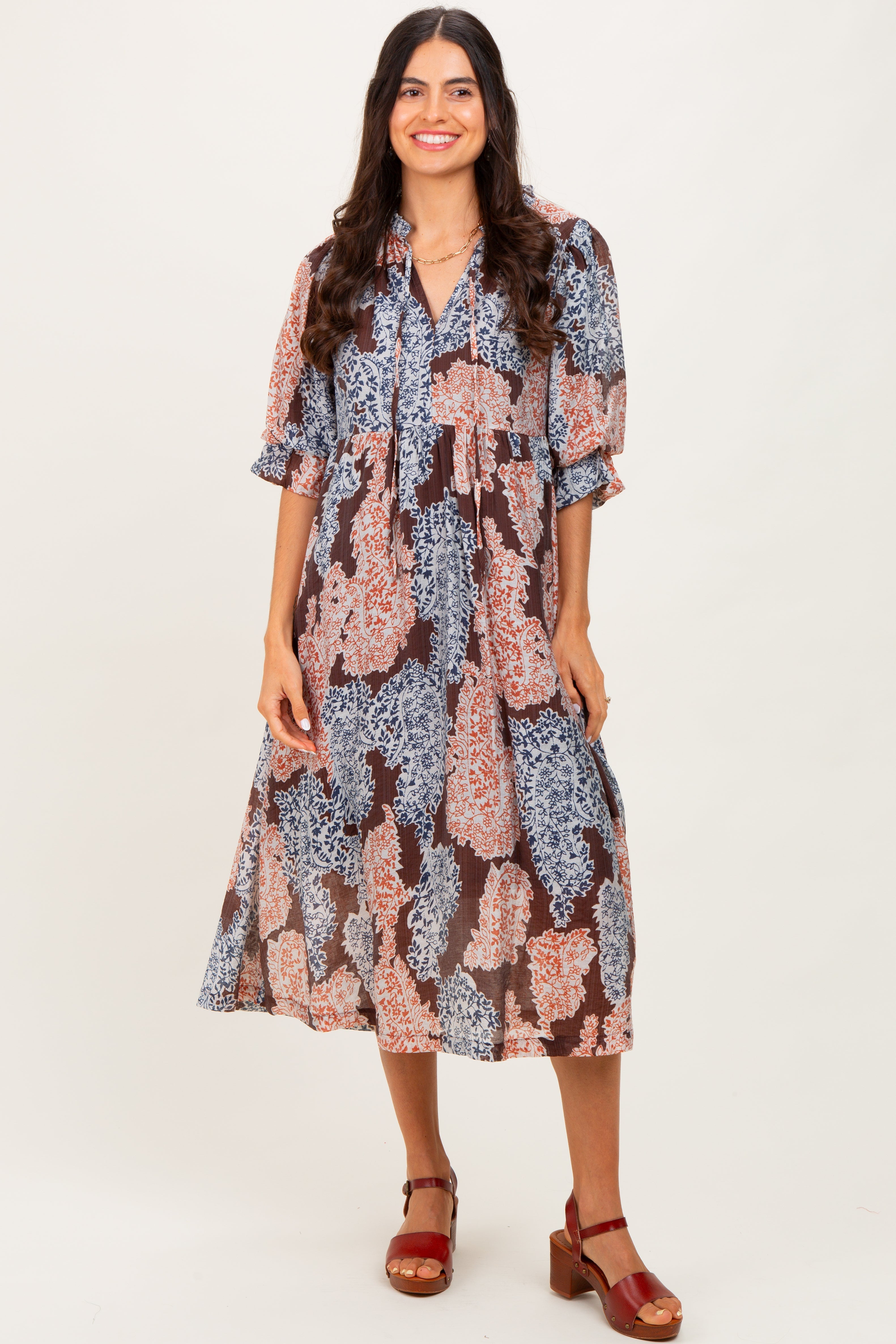 Umstands-Midikleid aus Chiffon mit Blumenmuster und Bindedetail vorne