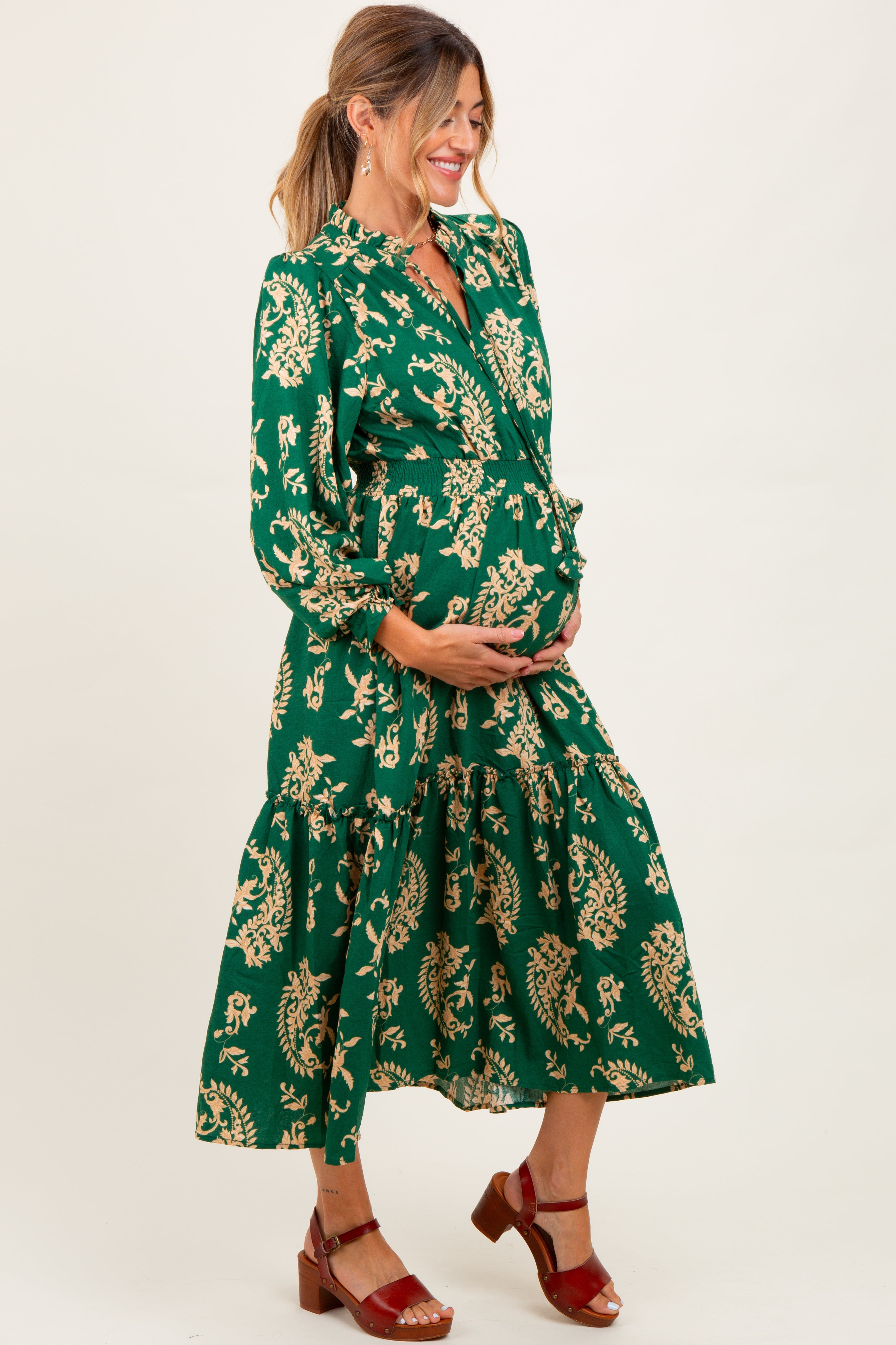 Umstands-Midikleid mit Damastmuster, Bindedetail vorne und gesmokter Taille