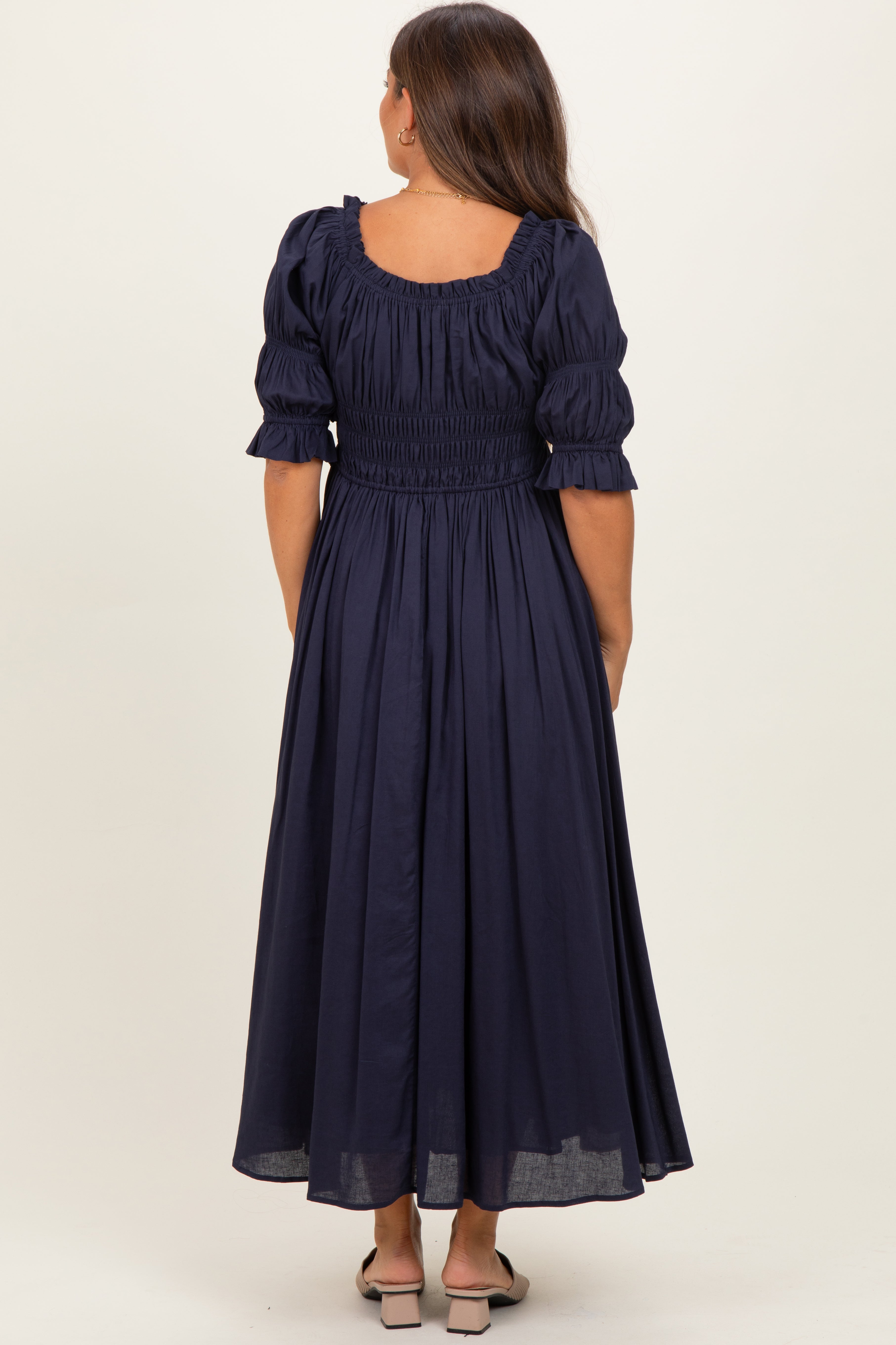 Umstands-Midikleid mit gesmoktem Rüschen-Oberteil und eckigem Ausschnitt