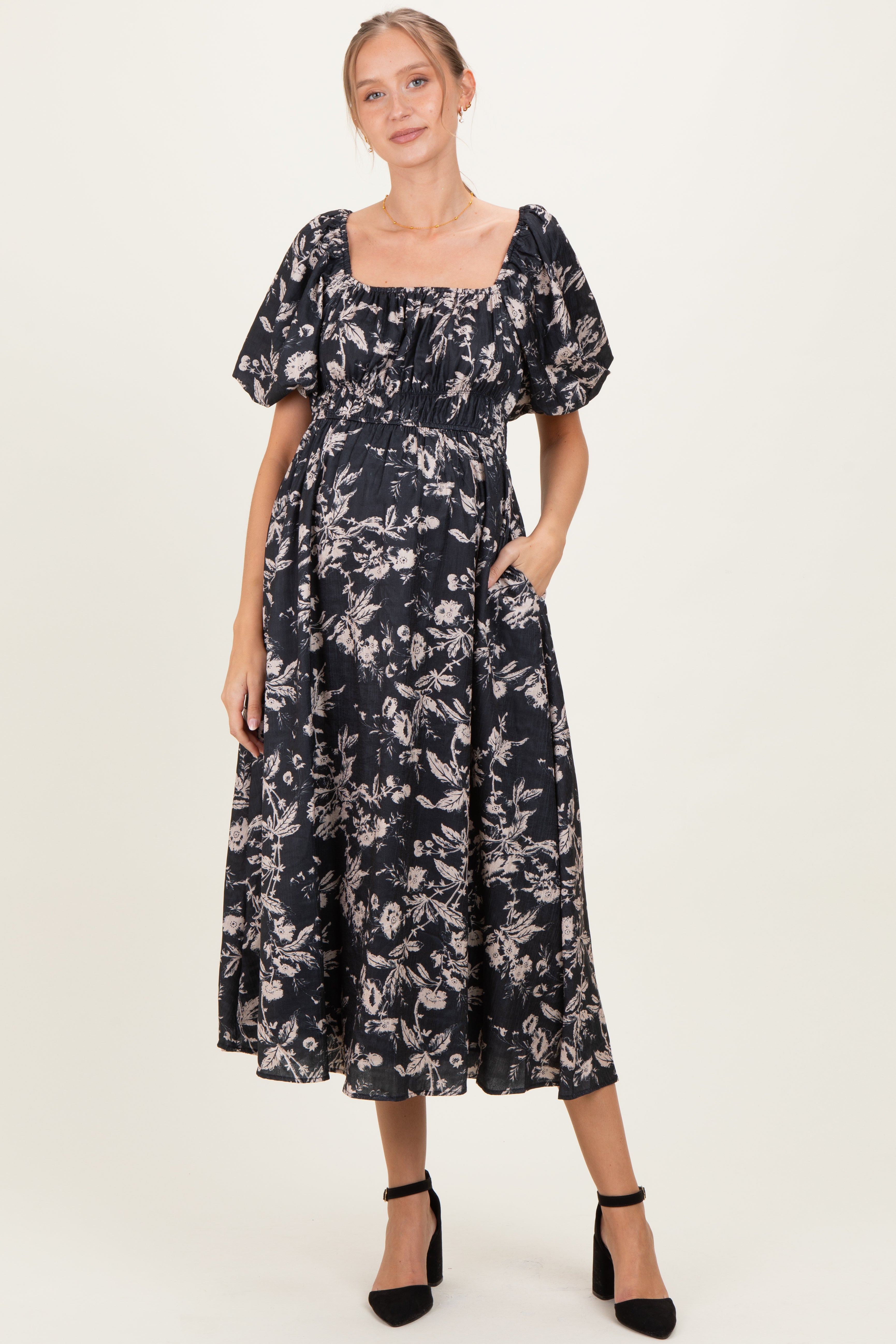#Farbe_Schwarz Blumenmuster mit Puffärmeln und gesmokter Taille