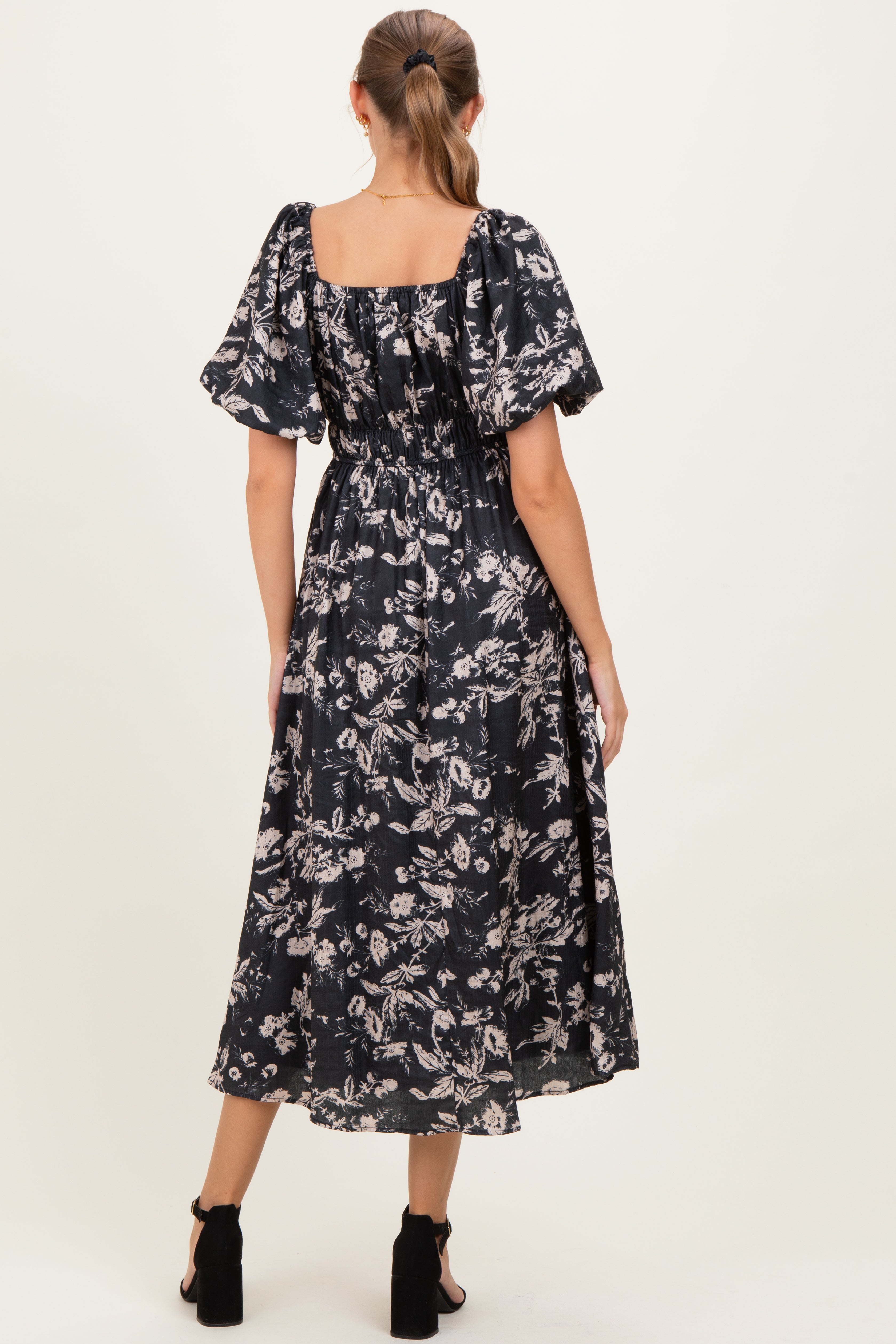 #Farbe_Schwarz Blumenmuster mit Puffärmeln und gesmokter Taille