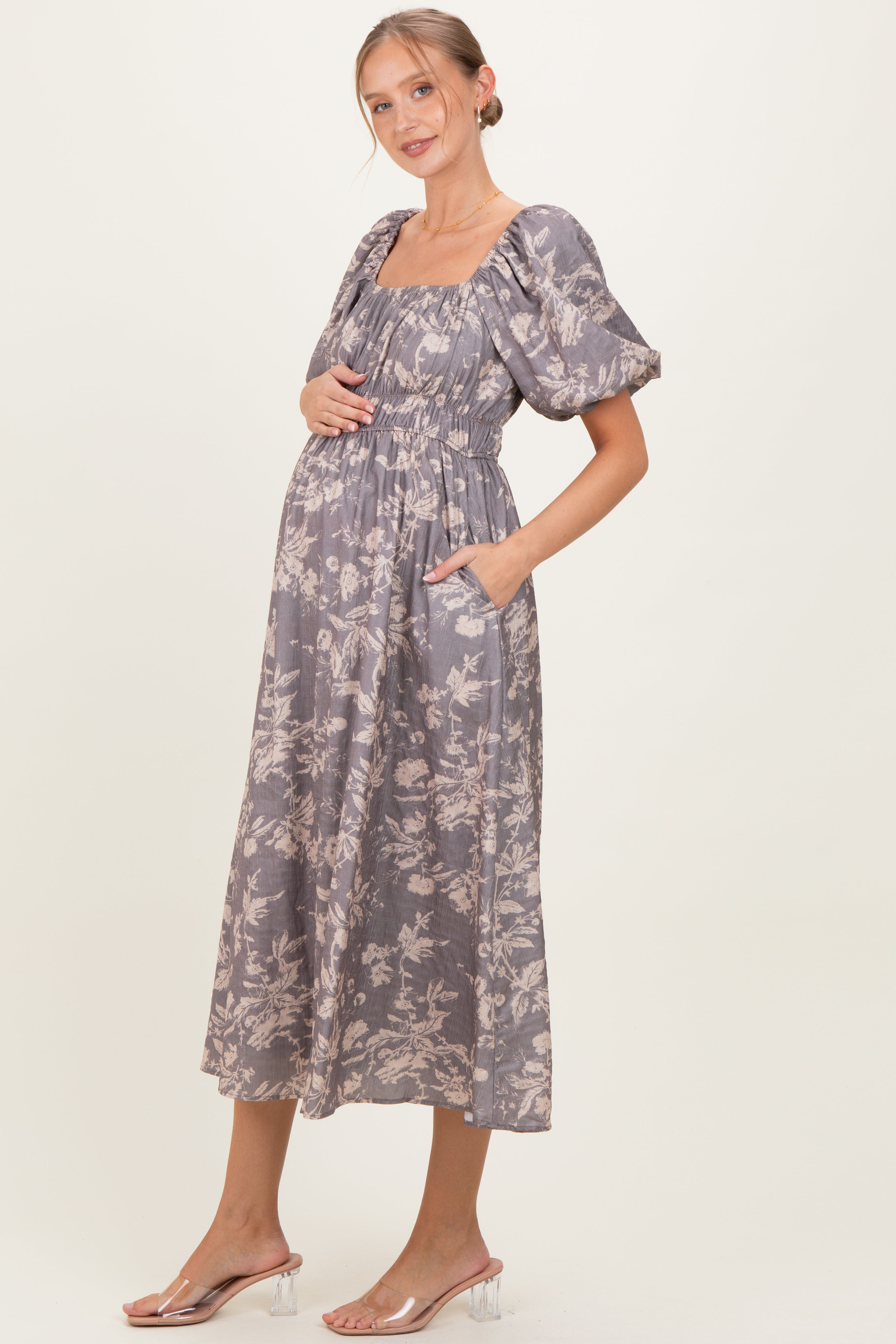 #Farbe_Grau Blumenmuster mit Puffärmeln und gesmokter Taille