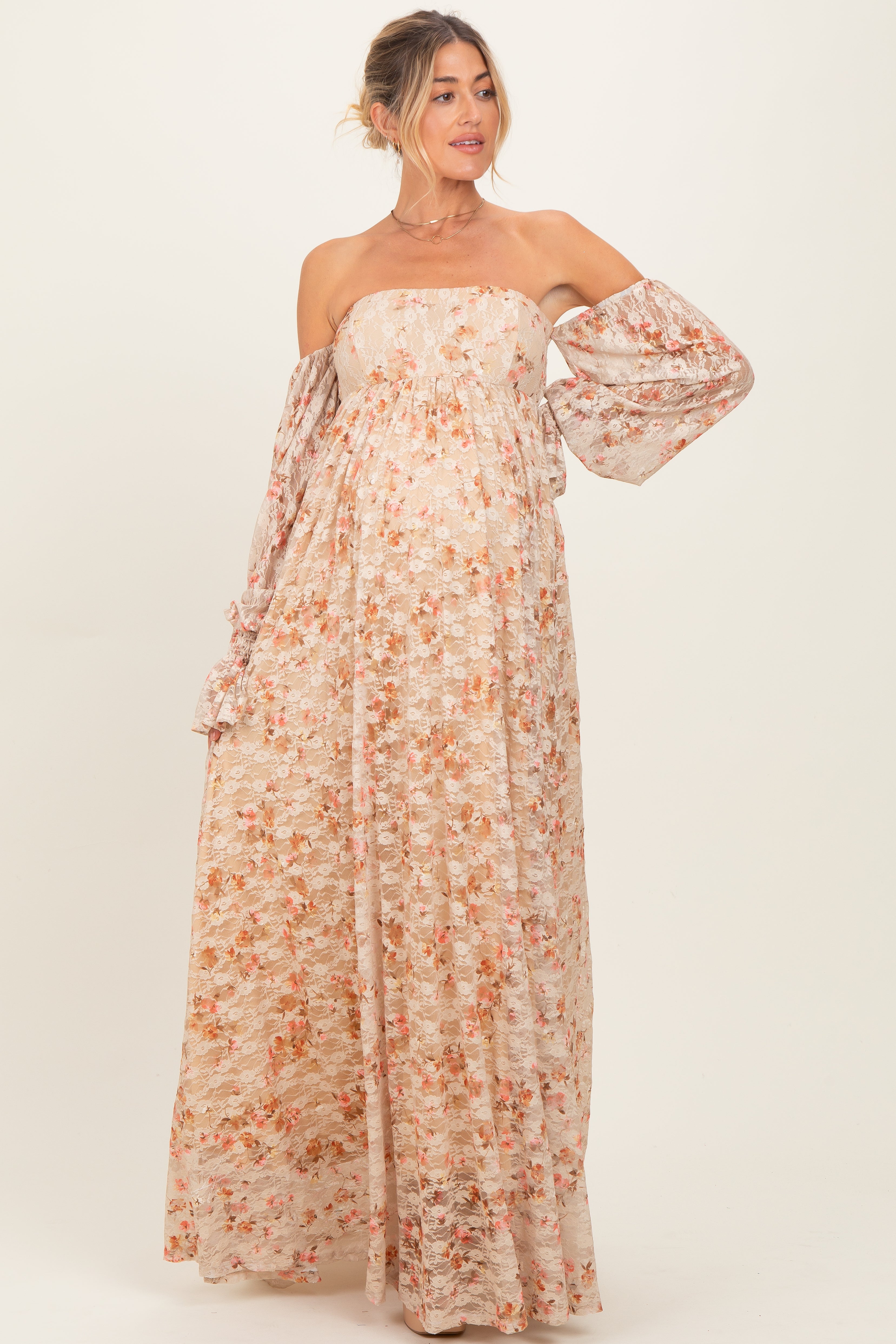 Mehrfarbiges florales Umstands-Maxikleid aus Spitze mit Smok-Einsatz, Off-Shoulder-Ausschnitt und langen Ärmeln
