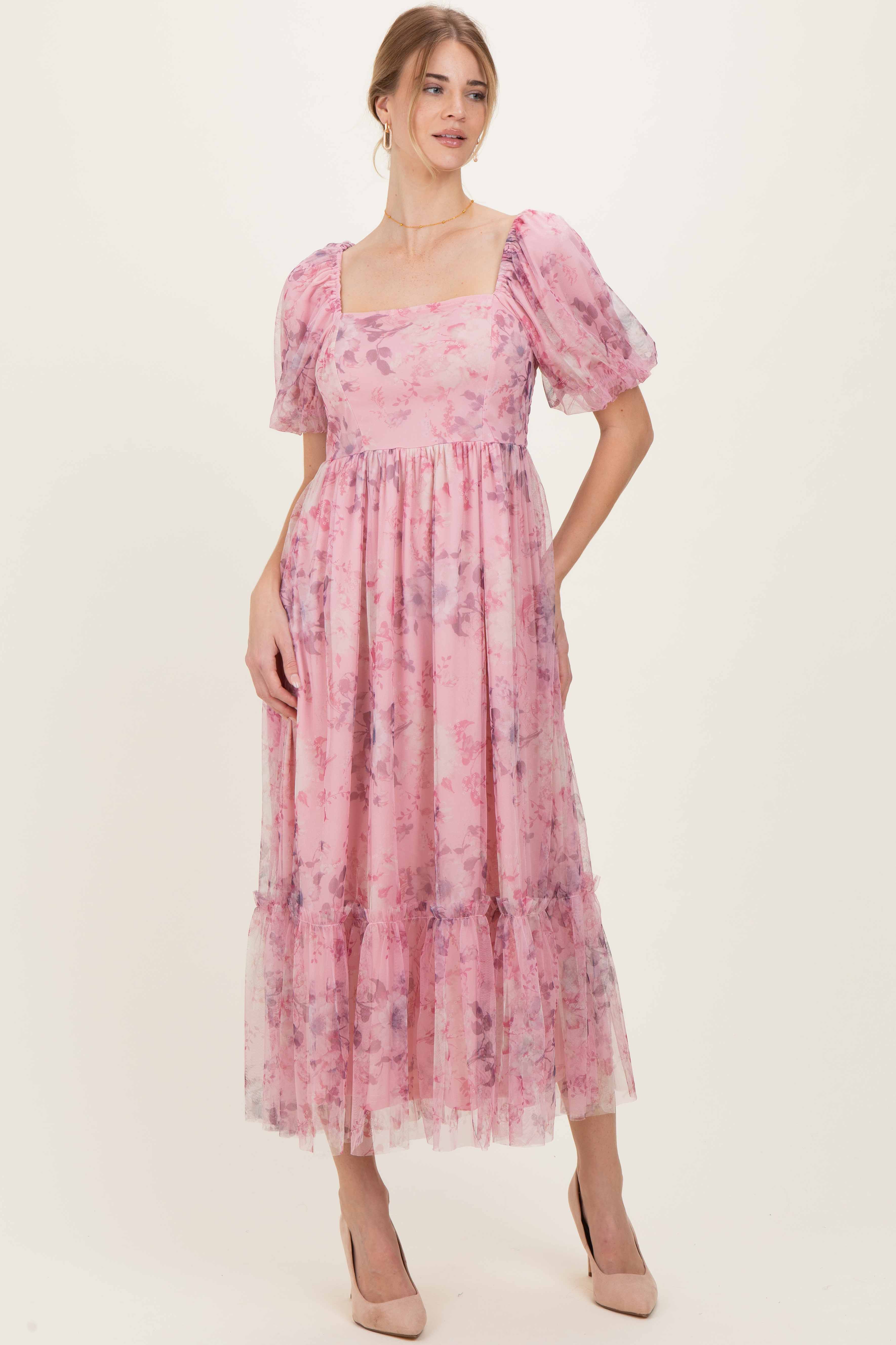 Geblümtes Umstands-Midikleid aus Tüll mit Puffärmeln in Rosa