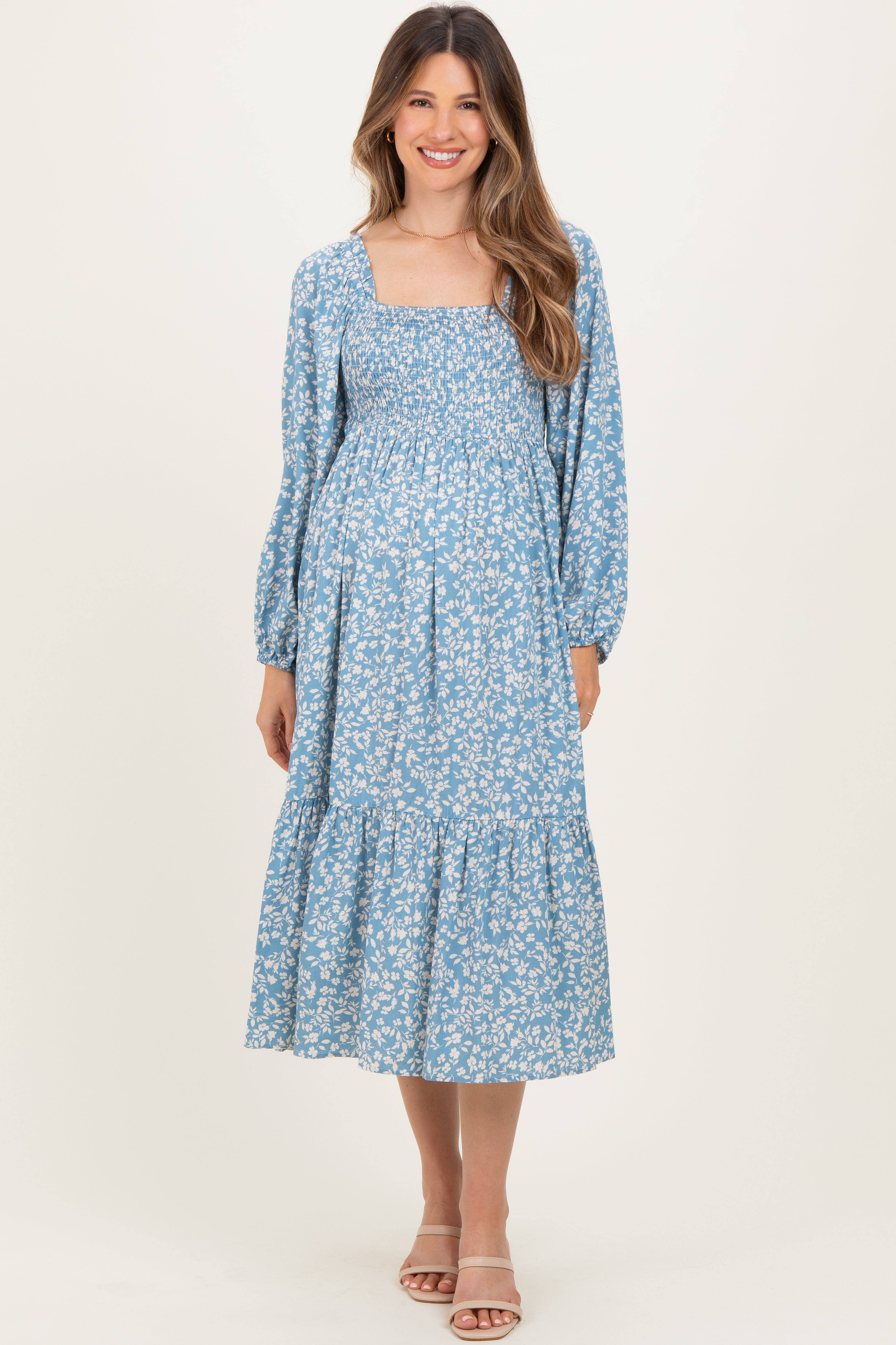 Taubenblaues Umstands-Maxikleid mit Blumenmuster und eckigem Ausschnitt