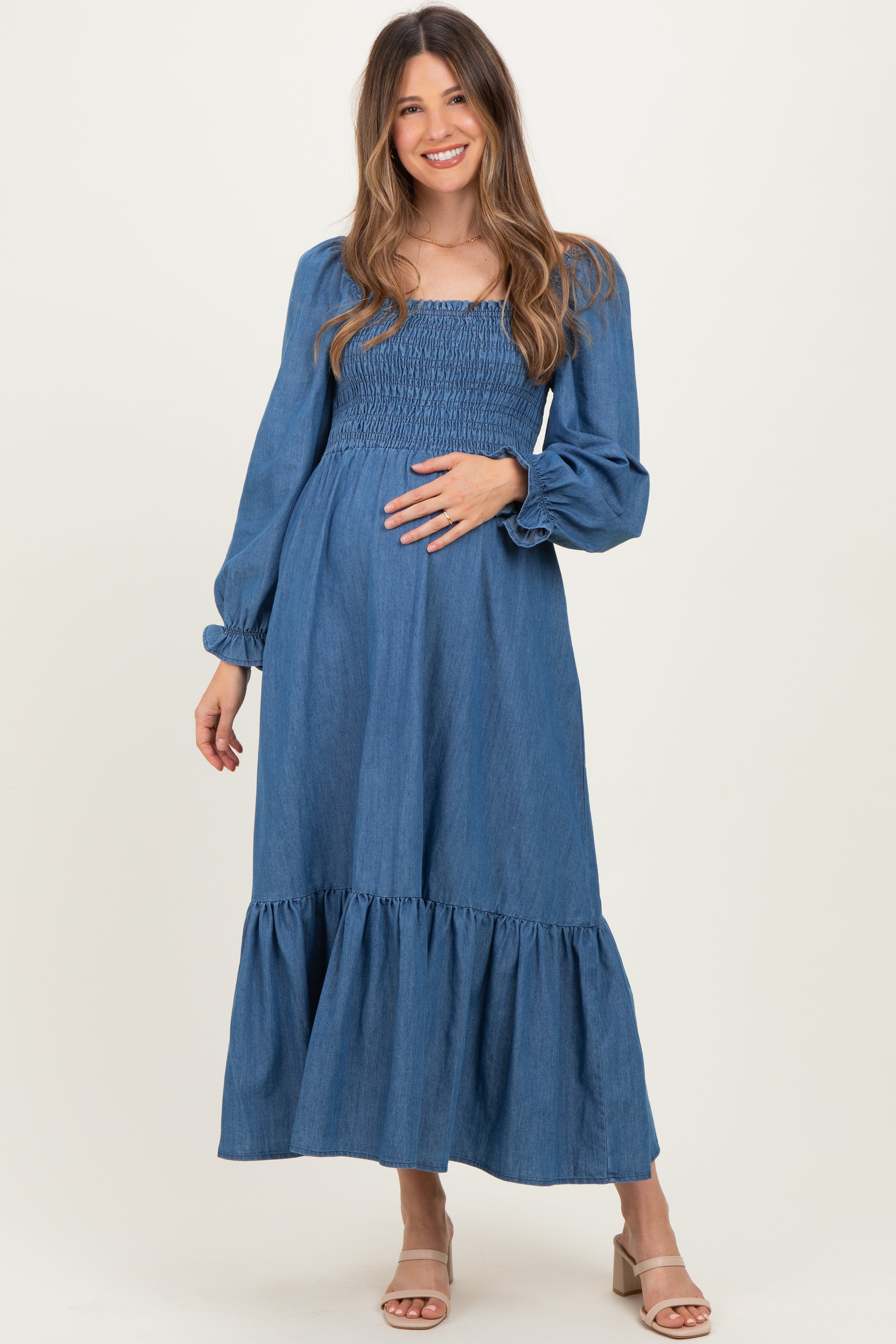 Umstands-Maxikleid in Denim-Waschung mit Herzausschnitt