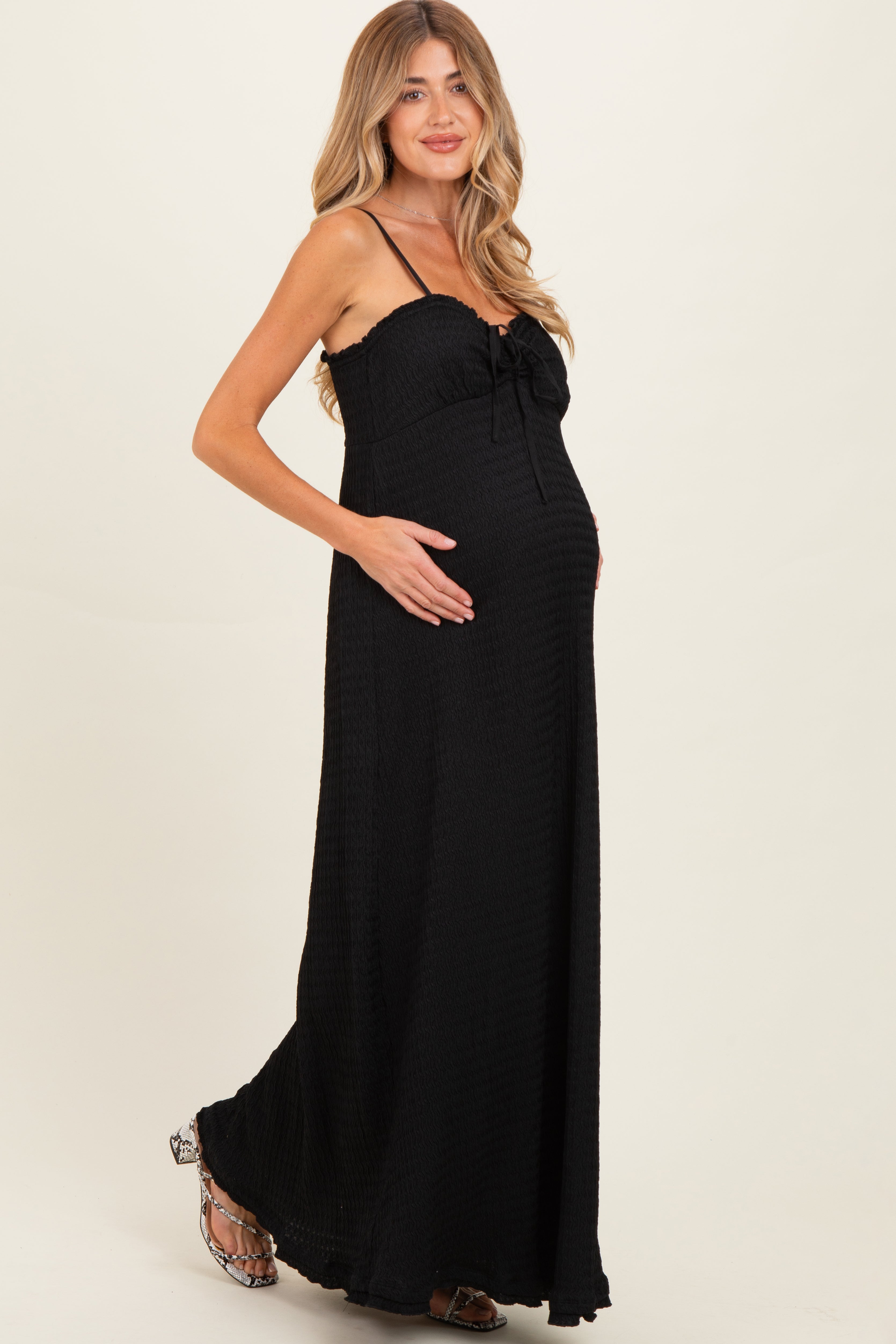 Schwarzes ärmelloses Umstands-Maxikleid aus Waffelstrick mit Herzausschnitt