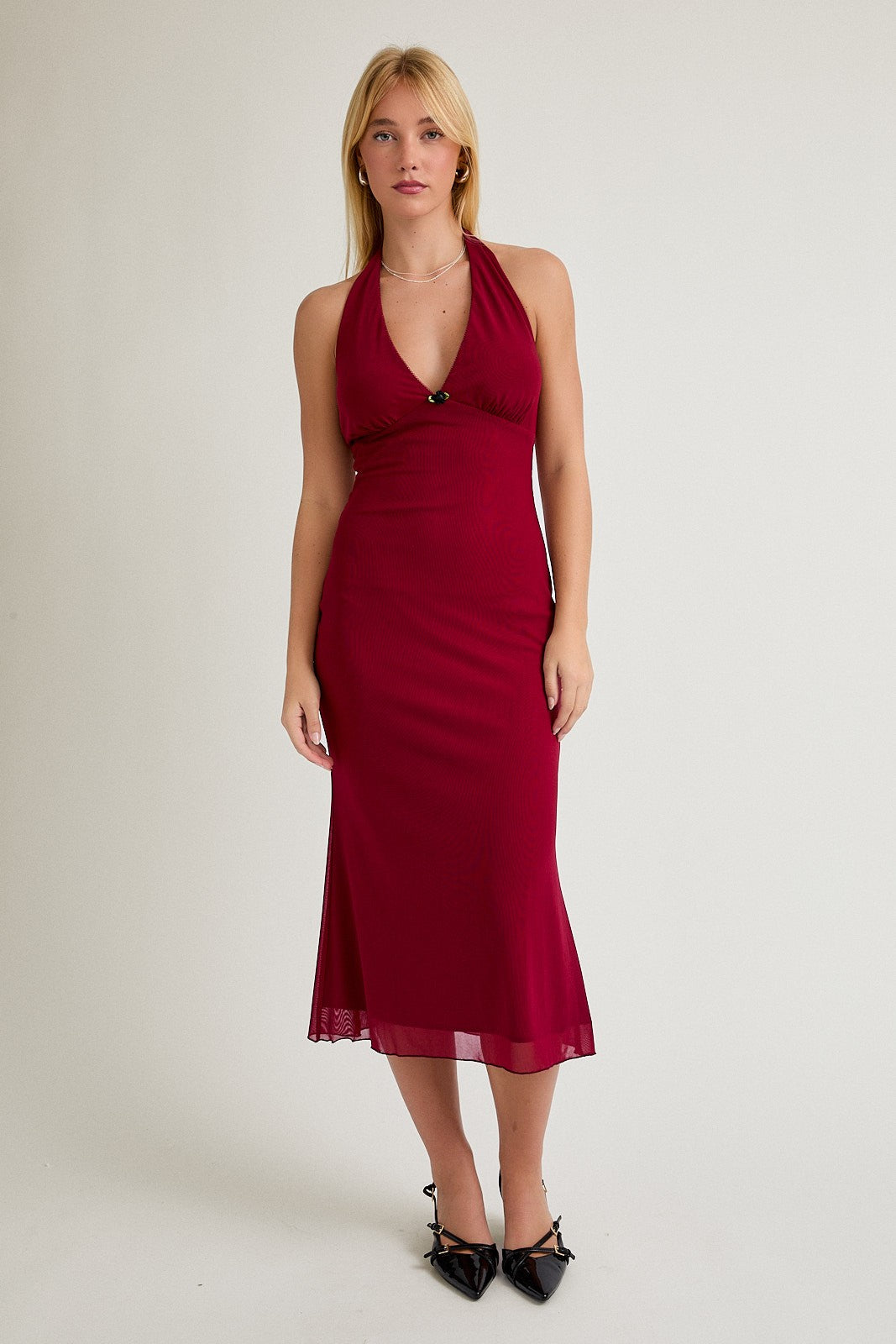 Umstands-Midikleid aus Mesh mit Neckholder und Anhänger in Rot
