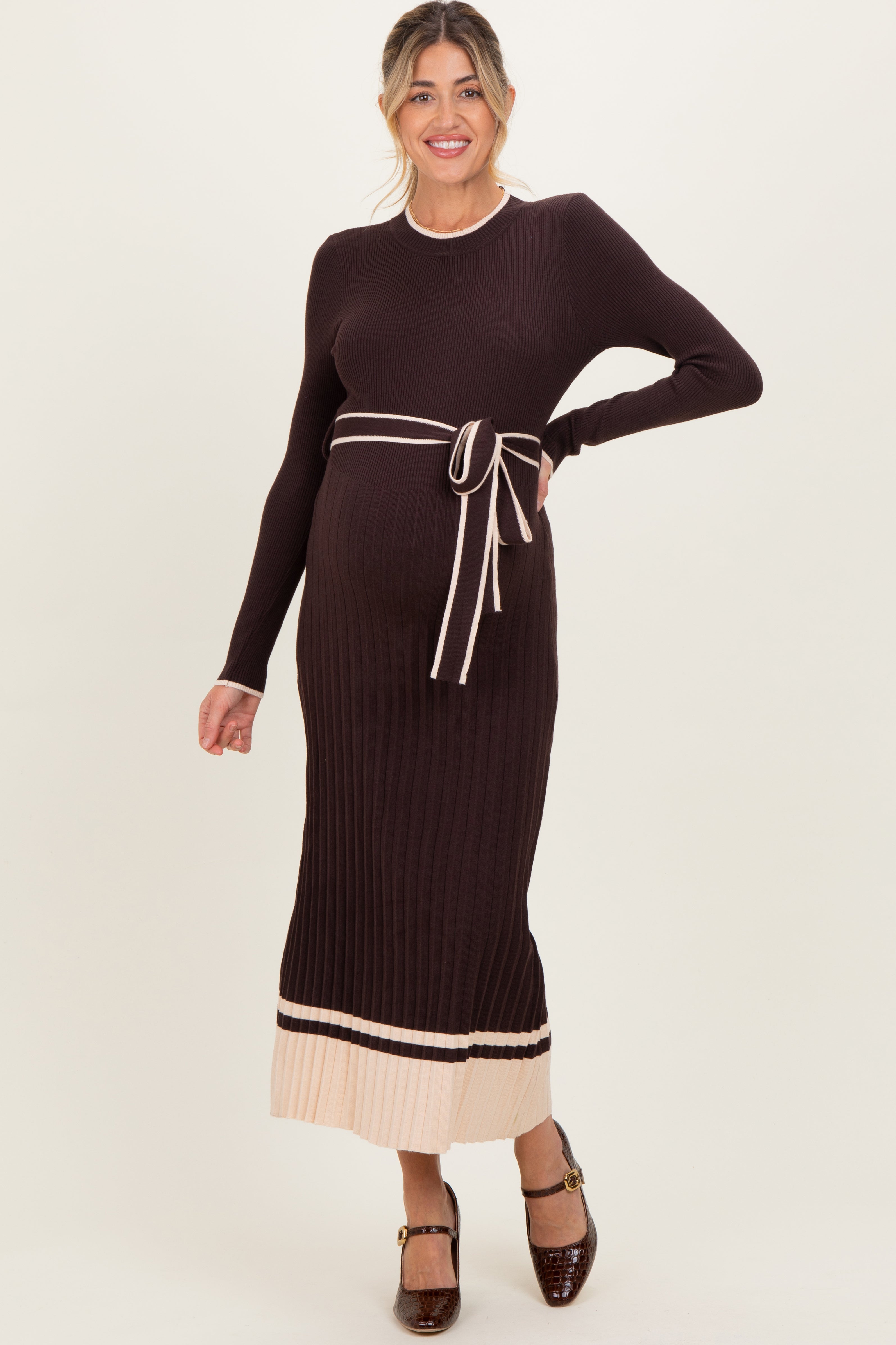 Umstands-Midikleid aus Rippstrick mit Gürtel