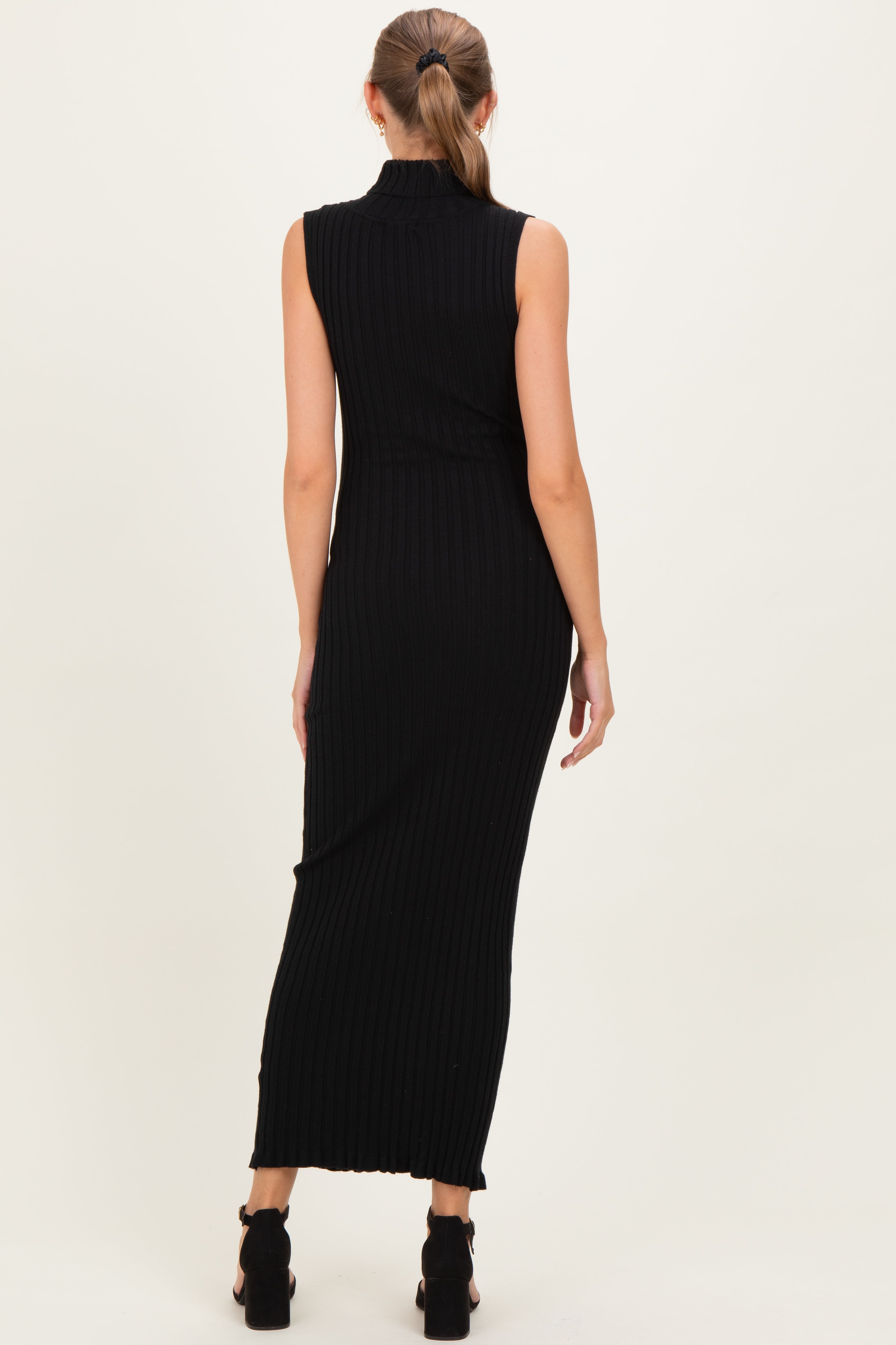 Ärmelloses Umstands-Maxikleid aus geripptem Strick mit Rollkragen in Schwarz