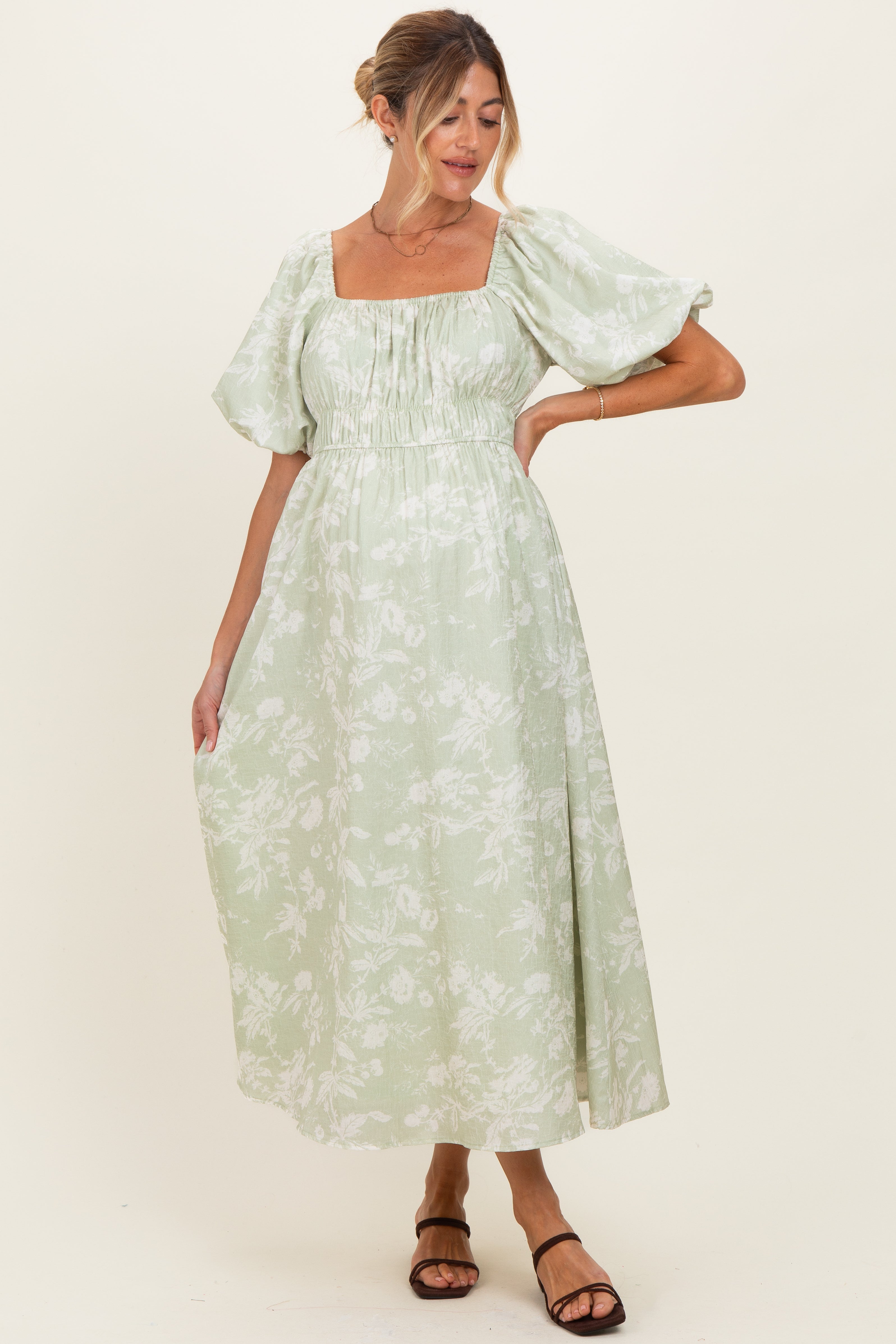 #Farbe_Salbeigrün mit Puffärmeln und gesmokter Taille