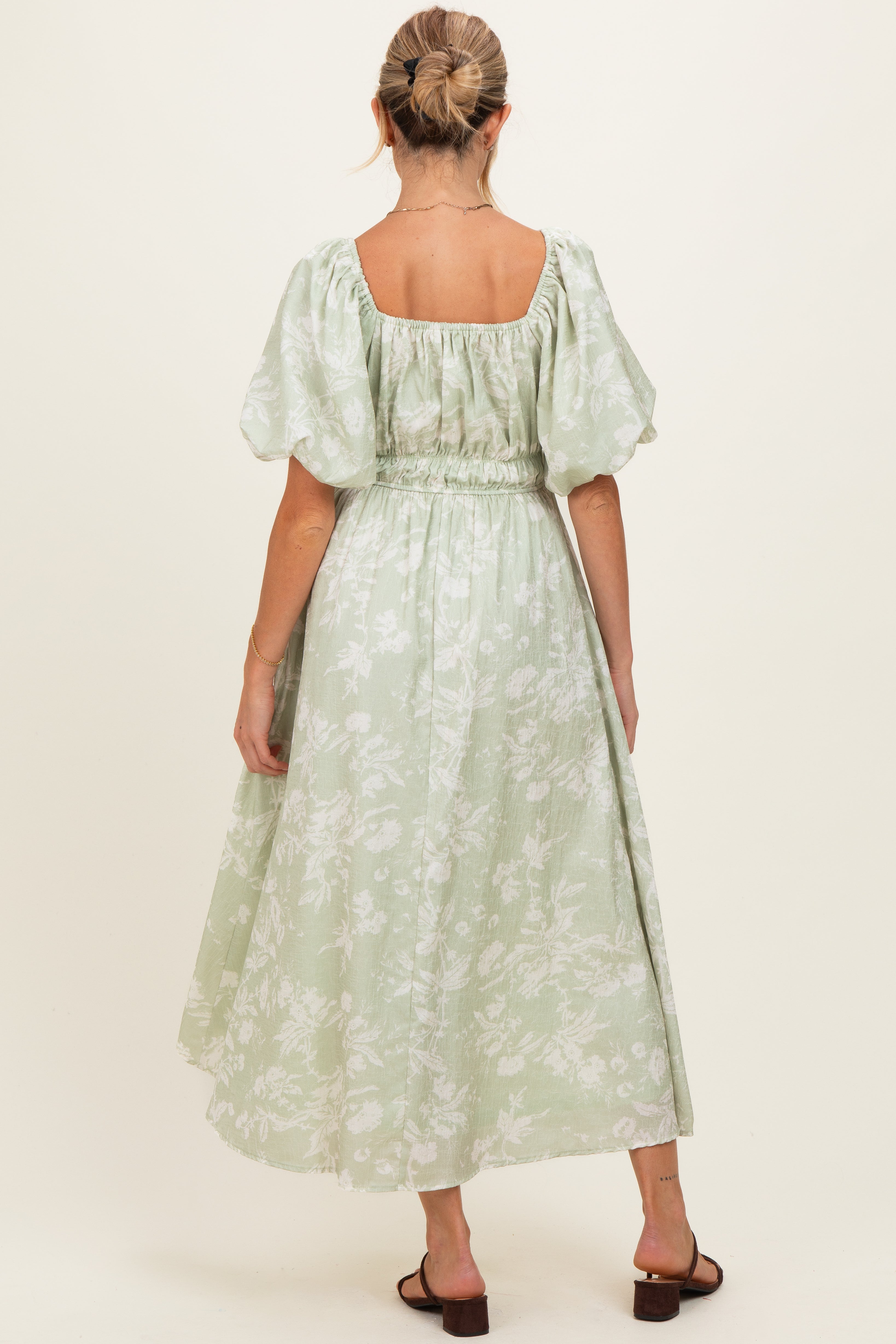 #Farbe_Salbeigrün mit Puffärmeln und gesmokter Taille
