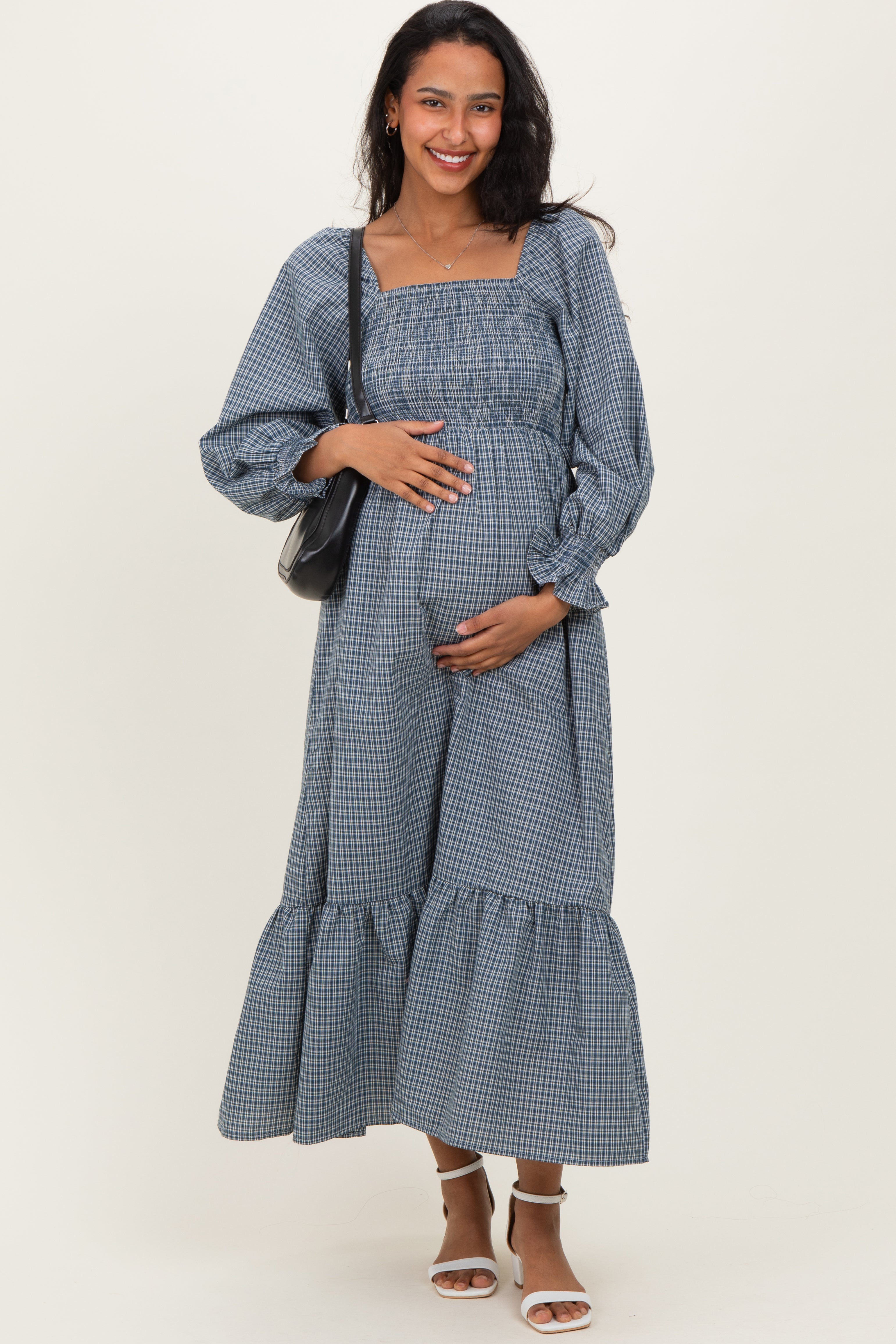 Umstandsmaxikleid mit Karomuster, eckigem Ausschnitt und langen Ärmeln in Staubblau