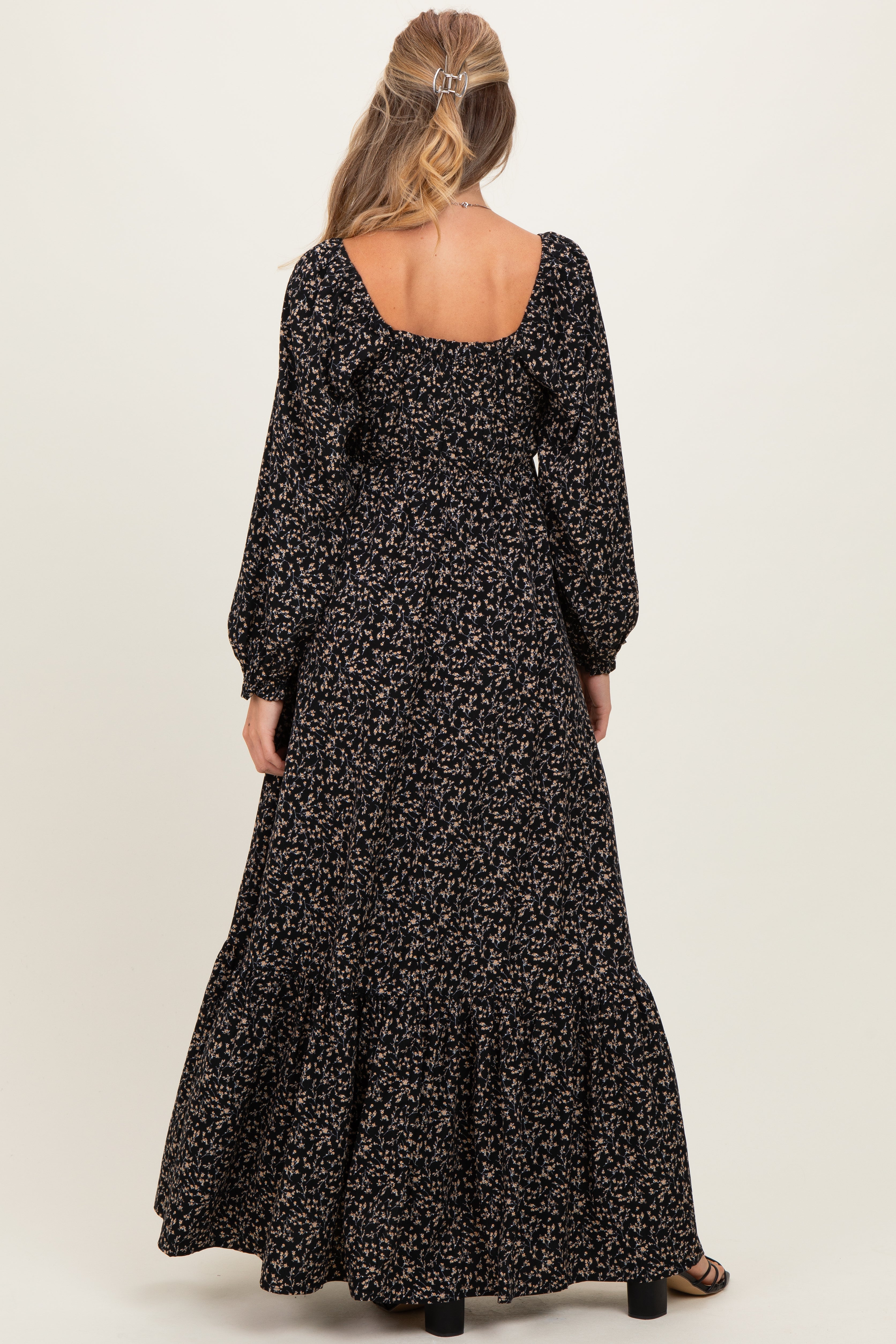 Langärmeliges Umstands-Maxikleid mit Blumenmuster und Knopfleiste