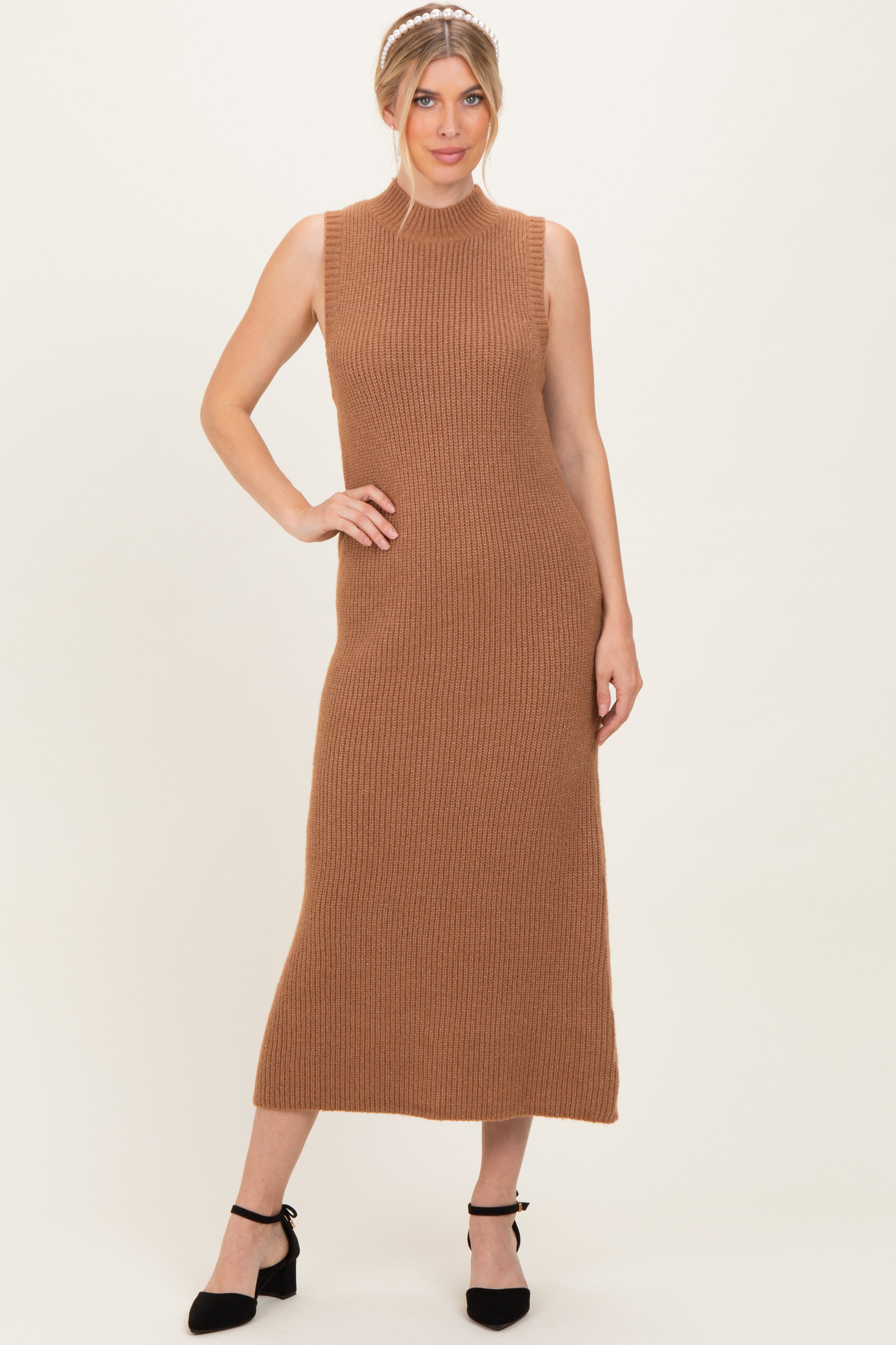 Ärmelloses Umstands-Maxikleid aus grobem Strick in Mokka