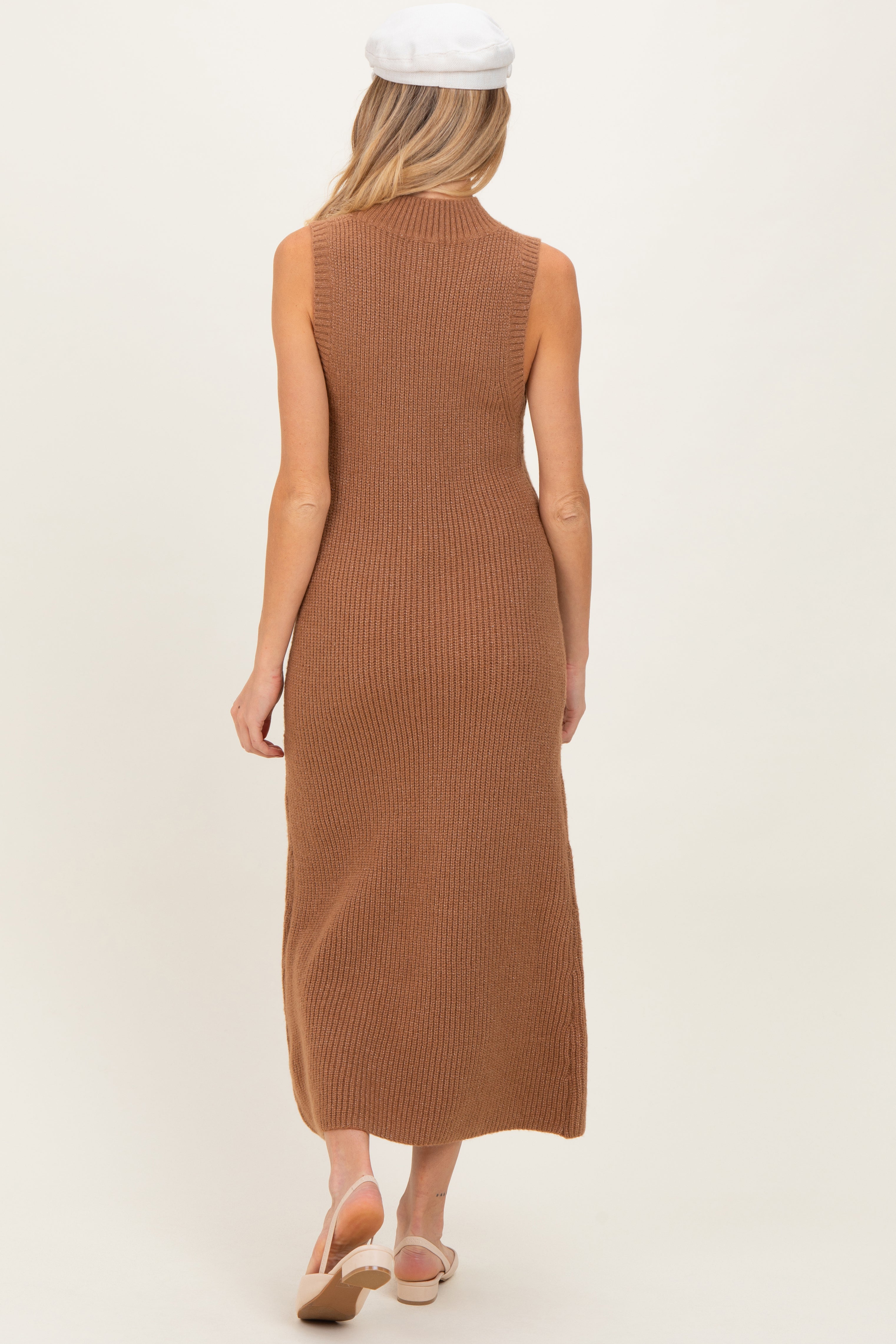 Ärmelloses Umstands-Maxikleid aus grobem Strick in Mokka