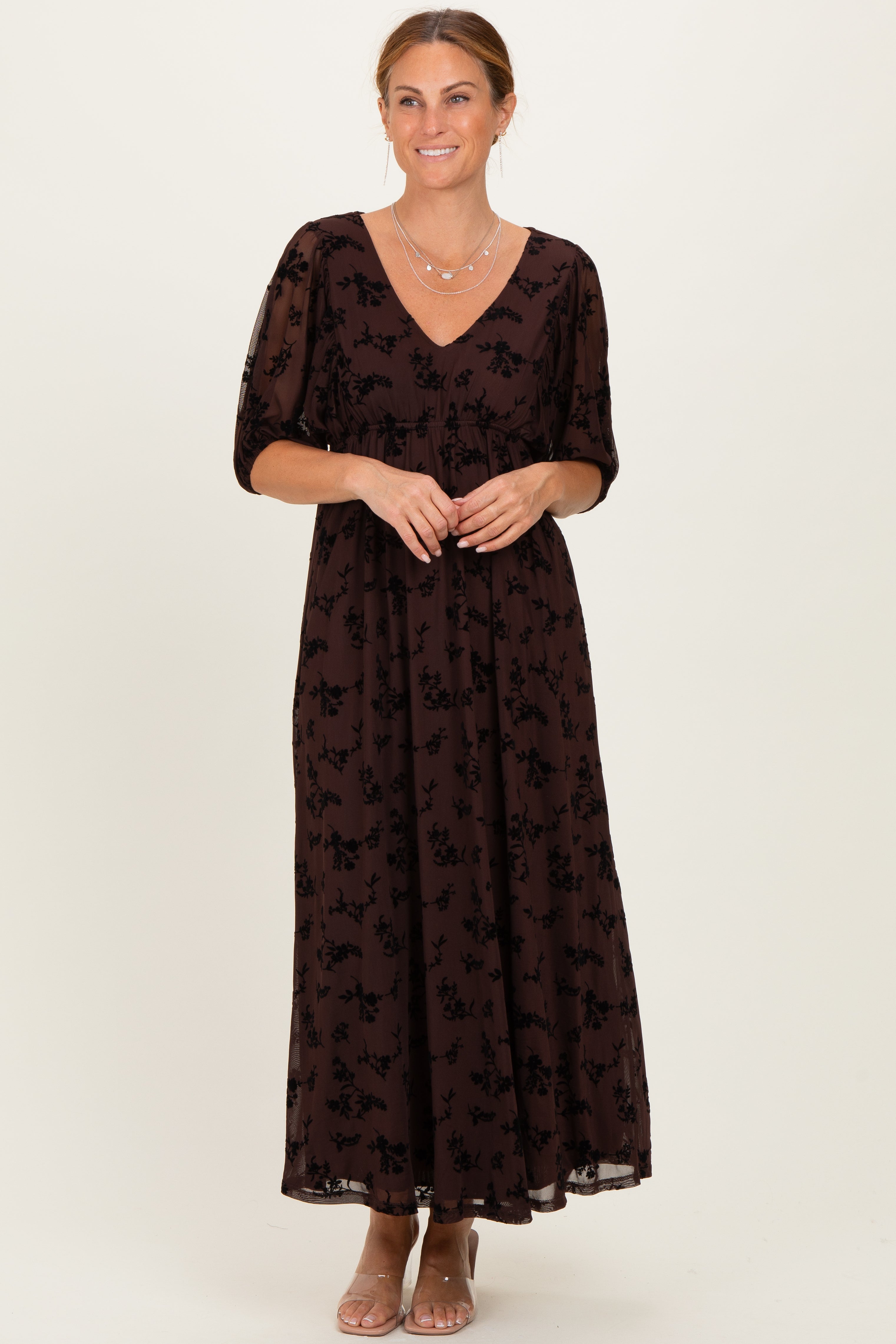 Umstandsmaxikleid in Braun mit Blumenmuster, Mesh und V-Ausschnitt