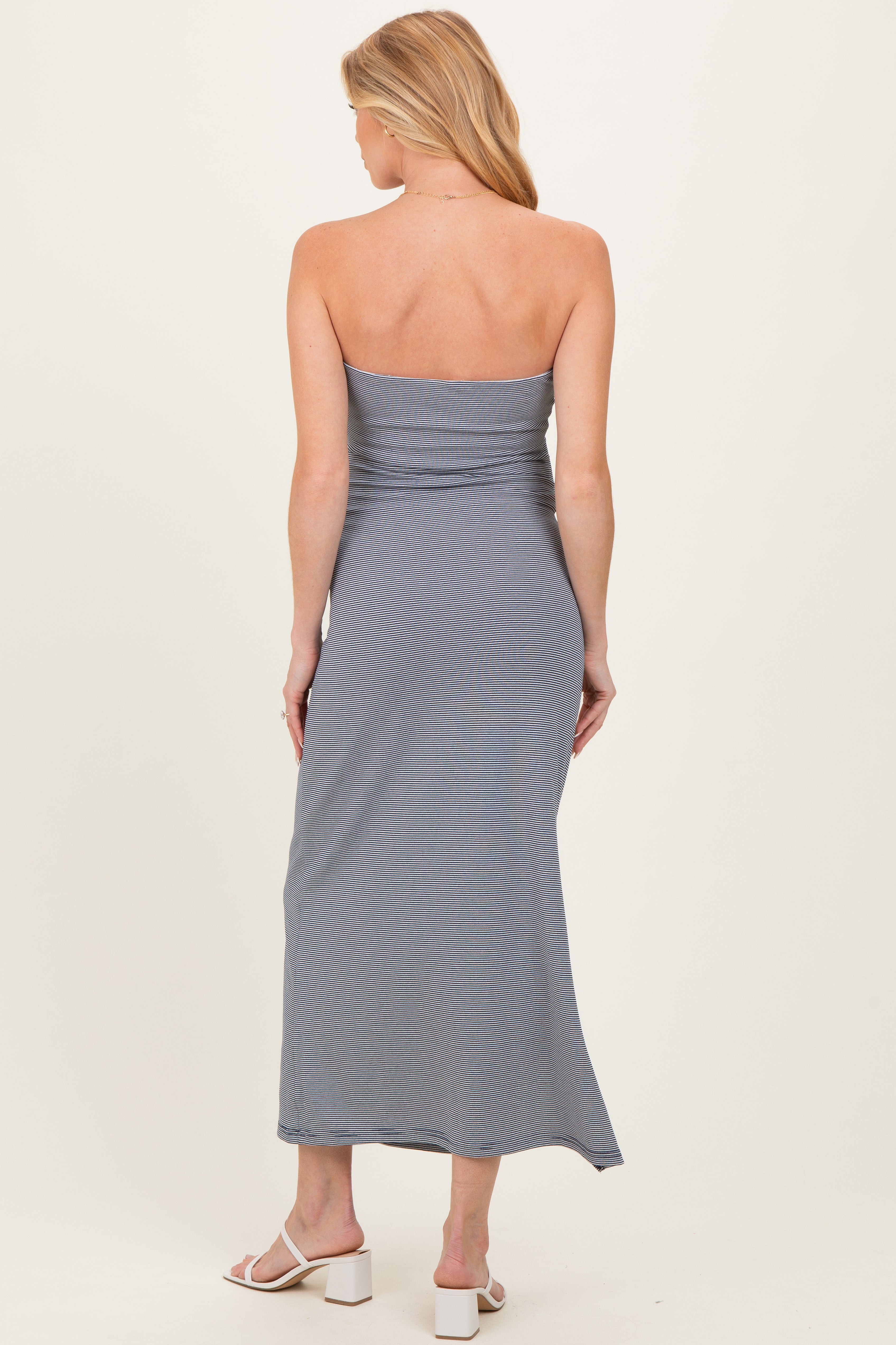 Schulterfreies Umstands-Midikleid mit Seitenschlitz in Marineblau