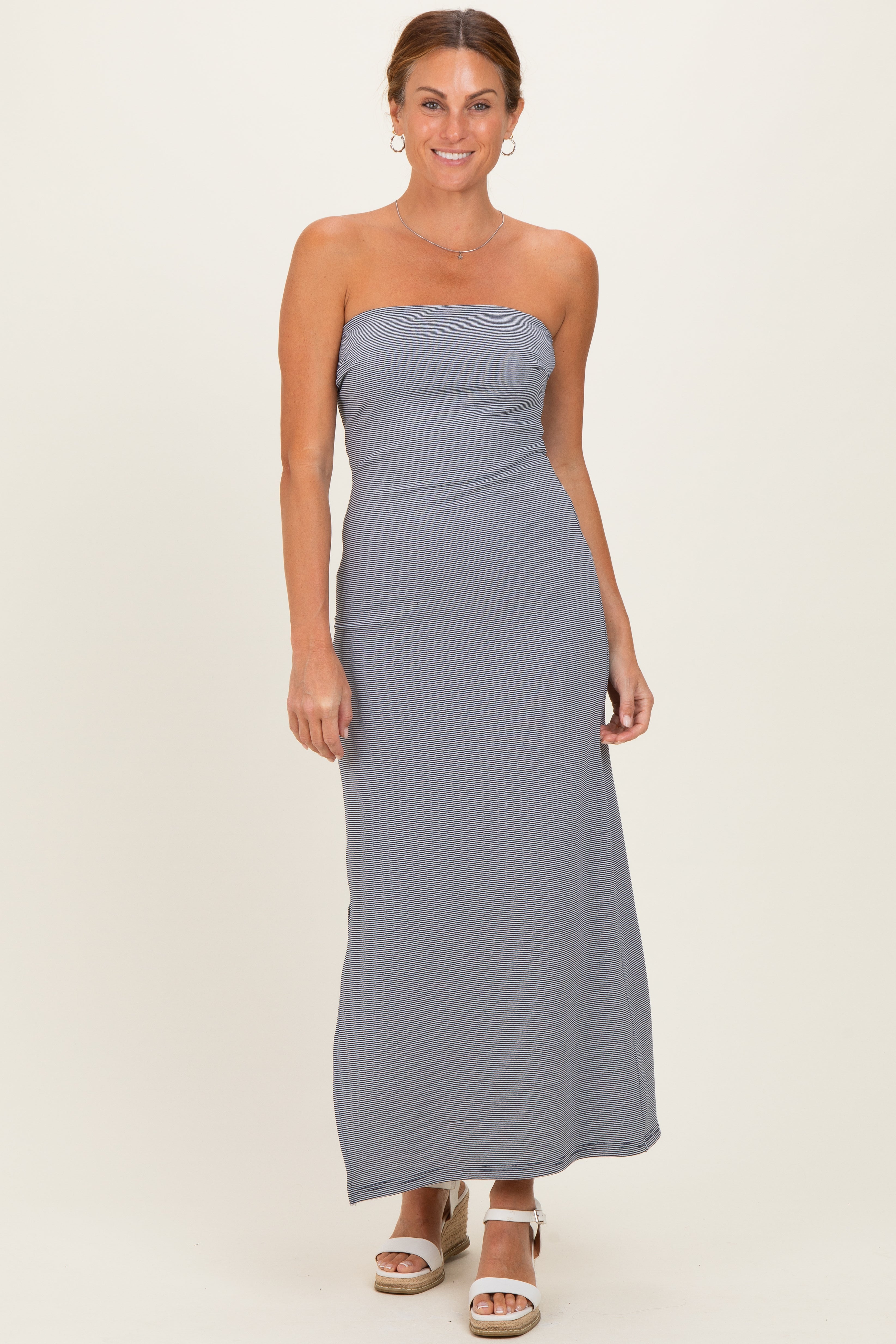 Schulterfreies Umstands-Midikleid mit Seitenschlitz in Marineblau