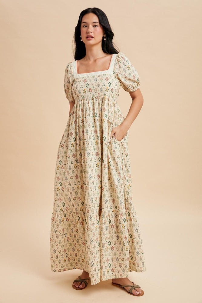 Umstandsmaxikleid aus Baumwolle mit Blumenmuster und Puffärmeln in Creme