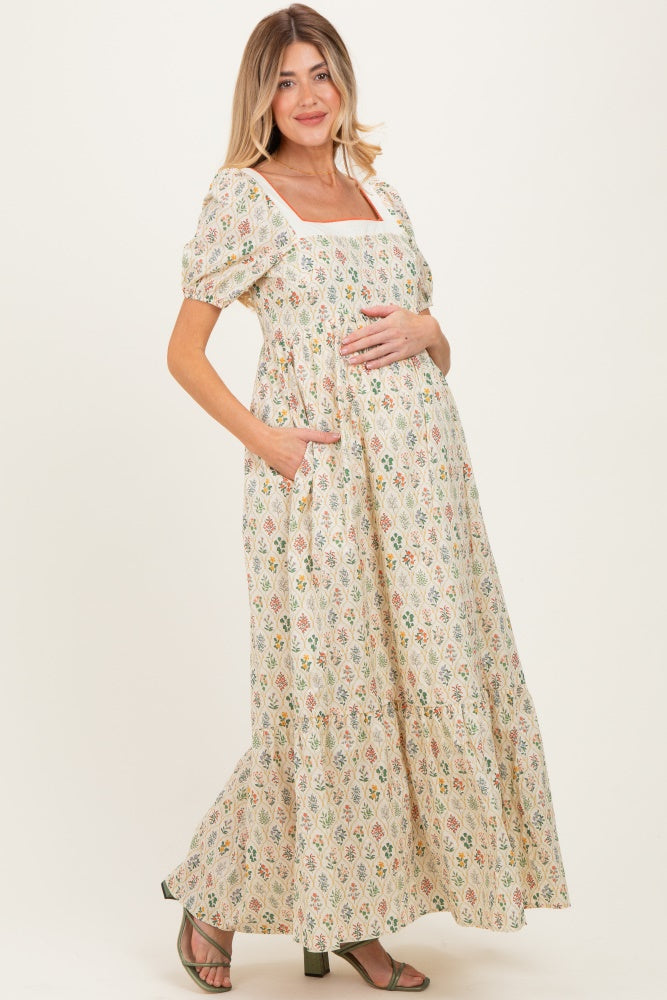 Umstandsmaxikleid aus Baumwolle mit Blumenmuster und Puffärmeln in Creme