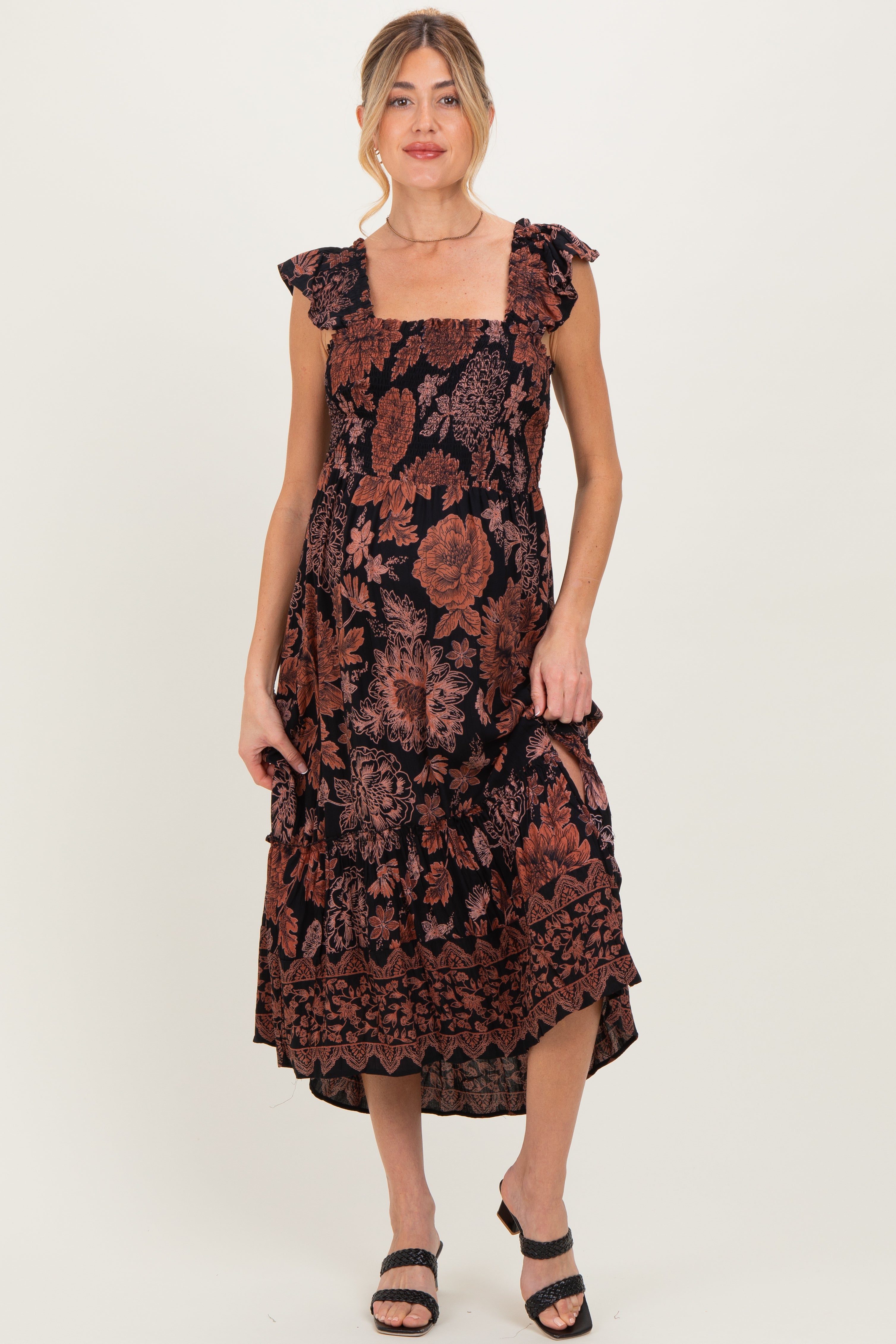 Umstands-Midikleid mit Blumenmuster, Smok-Detail und Flügelärmeln in Schwarz