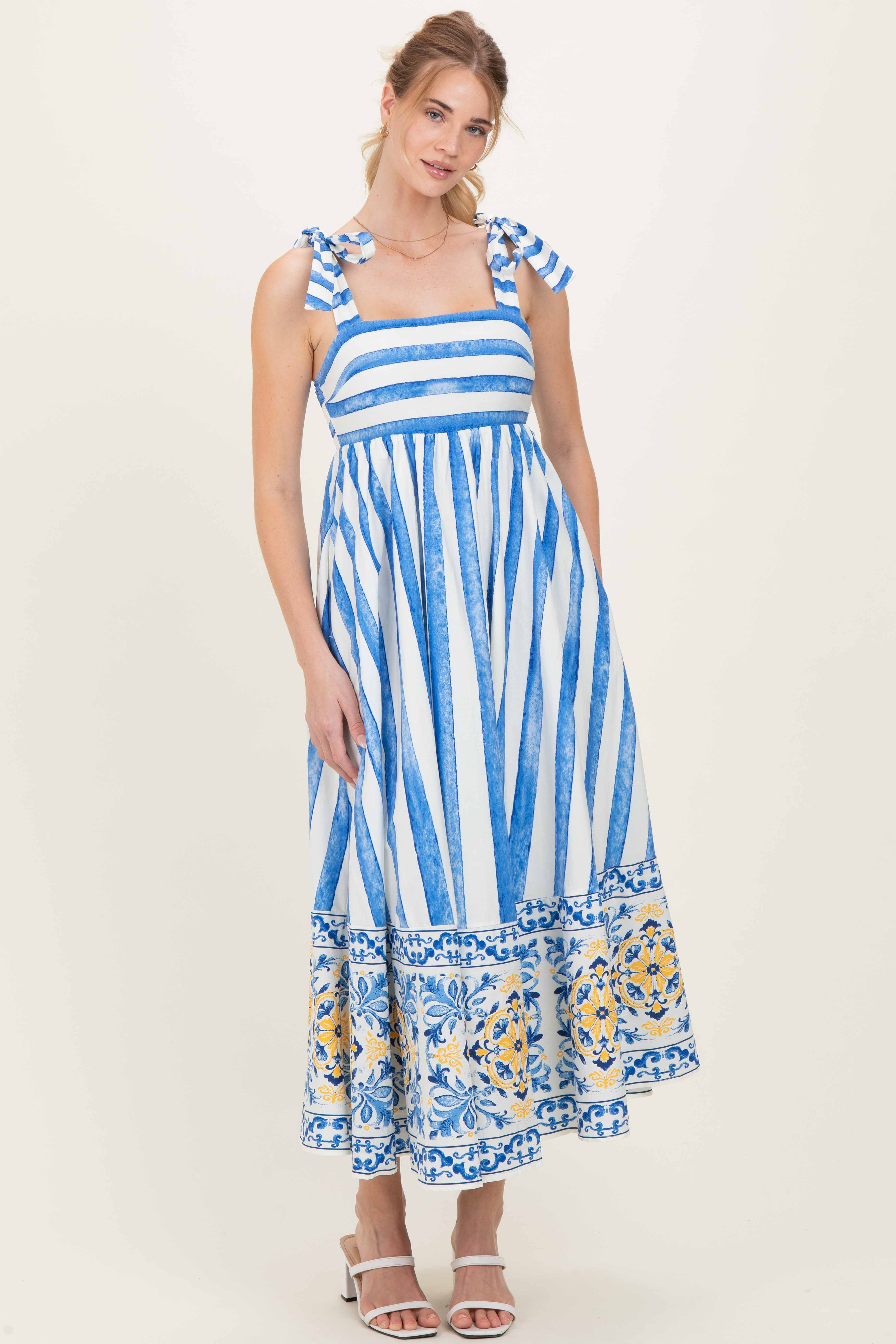Blaues gestreiftes Umstands-Midikleid mit Schulterbändern und bedrucktem Saum