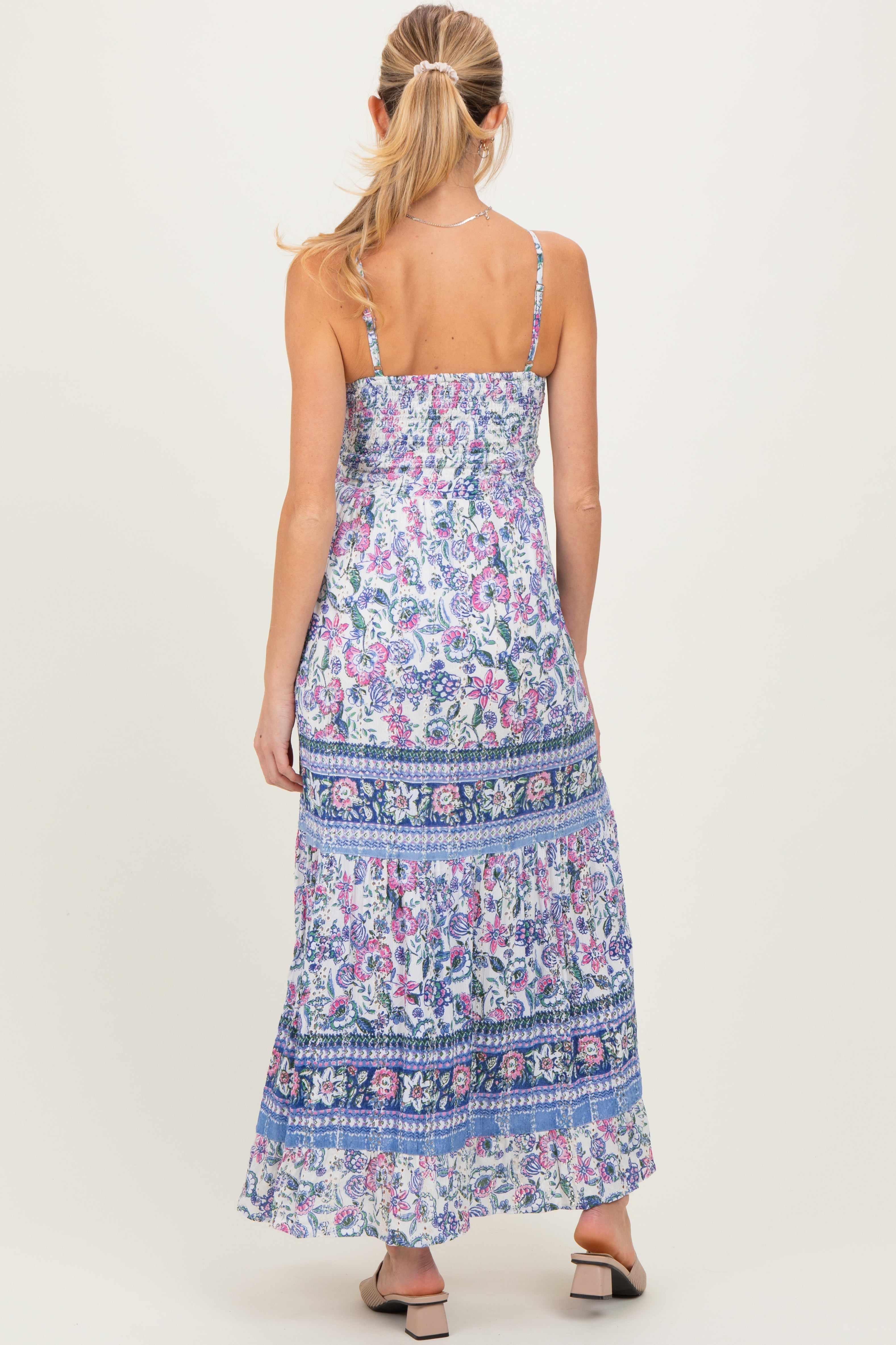 Geblümtes Umstands-Maxikleid mit Twist-Front und Cut-out