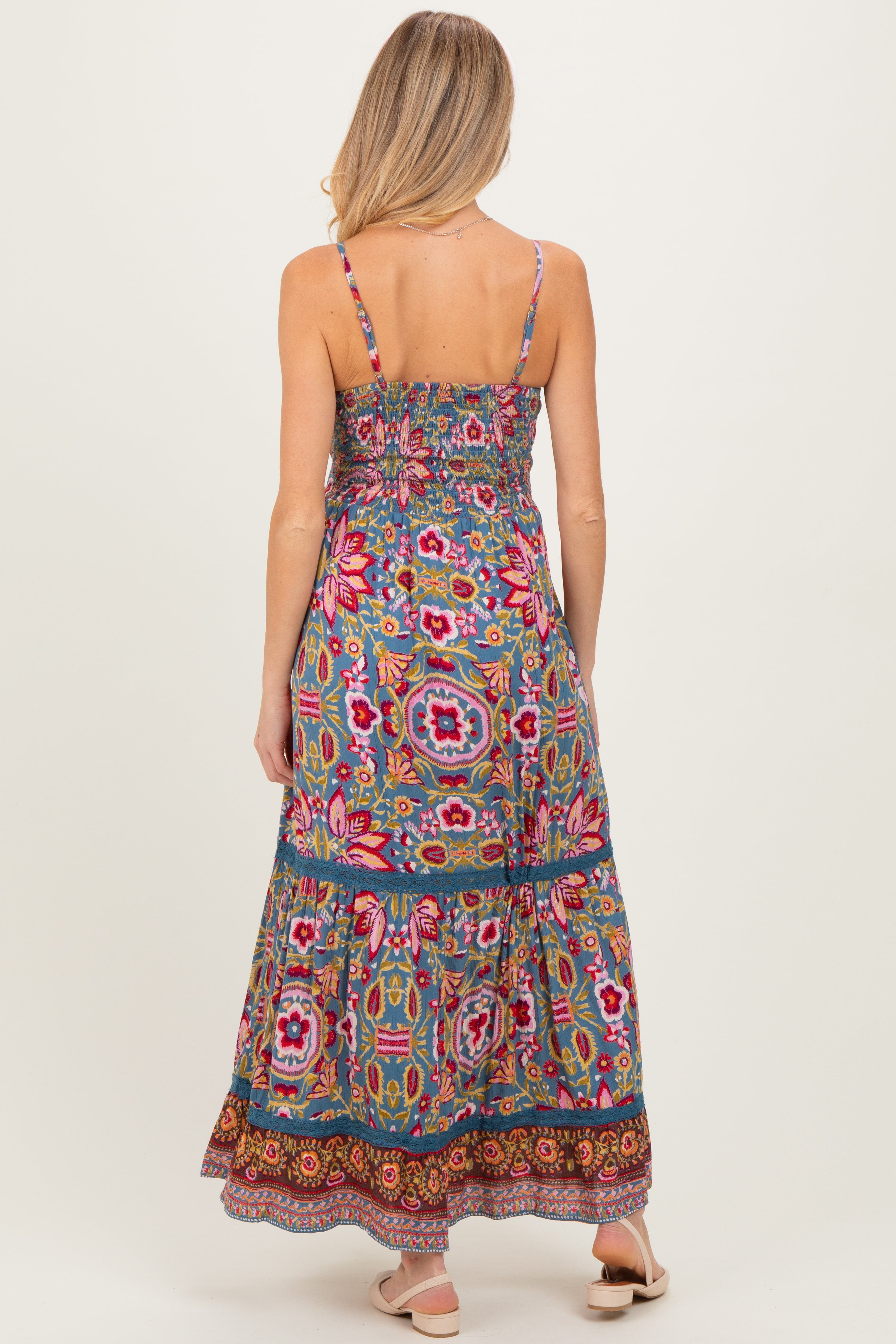 Geblümtes Umstands-Maxikleid mit Twist-Front und Cut-out