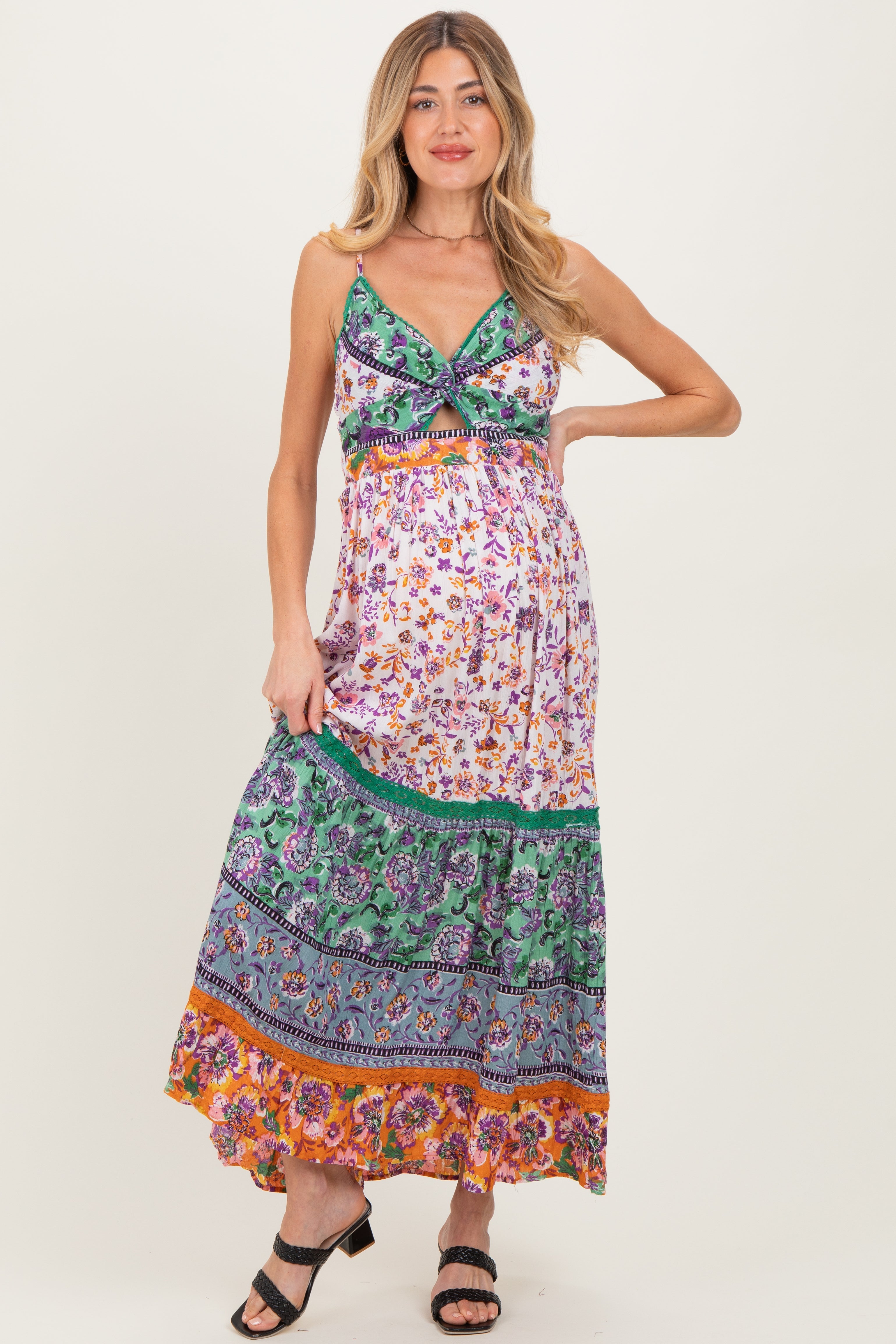 Mehrfarbiges geblümtes Umstandsmaxikleid im Colorblock-Design mit Twist-Detail und Cut-out