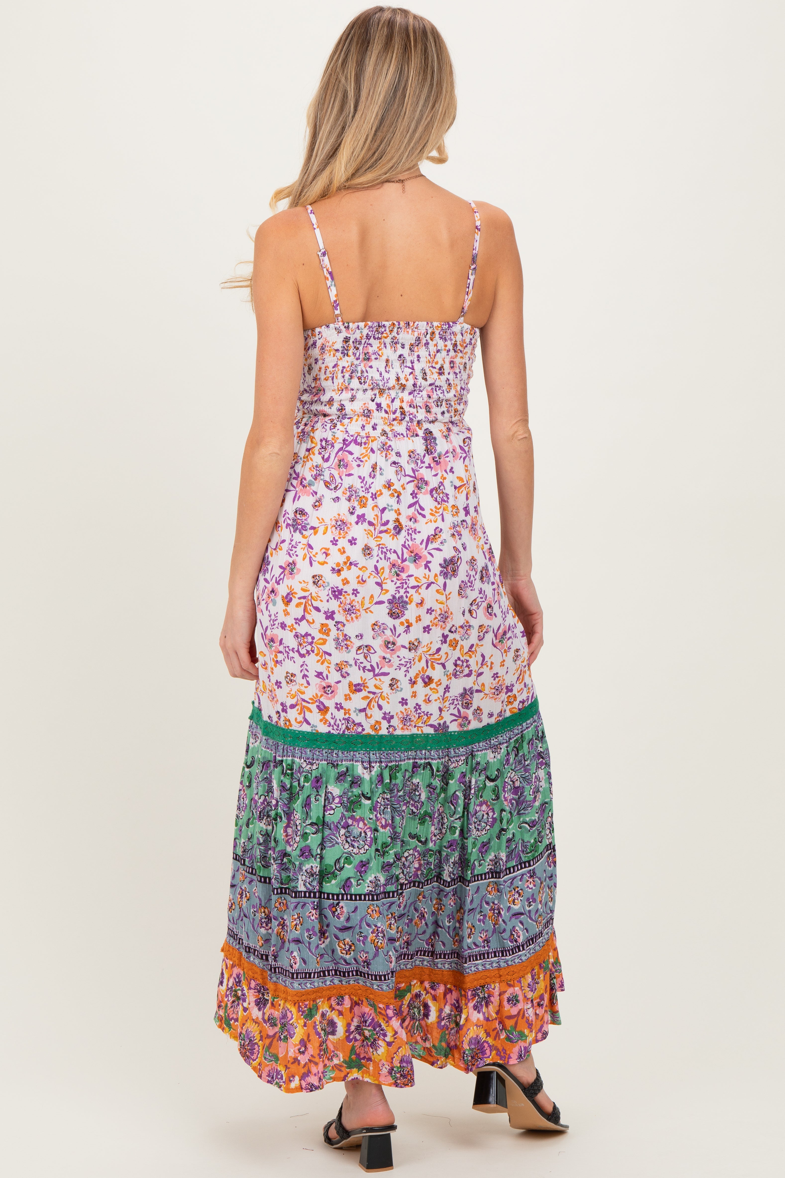 Mehrfarbiges geblümtes Umstandsmaxikleid im Colorblock-Design mit Twist-Detail und Cut-out