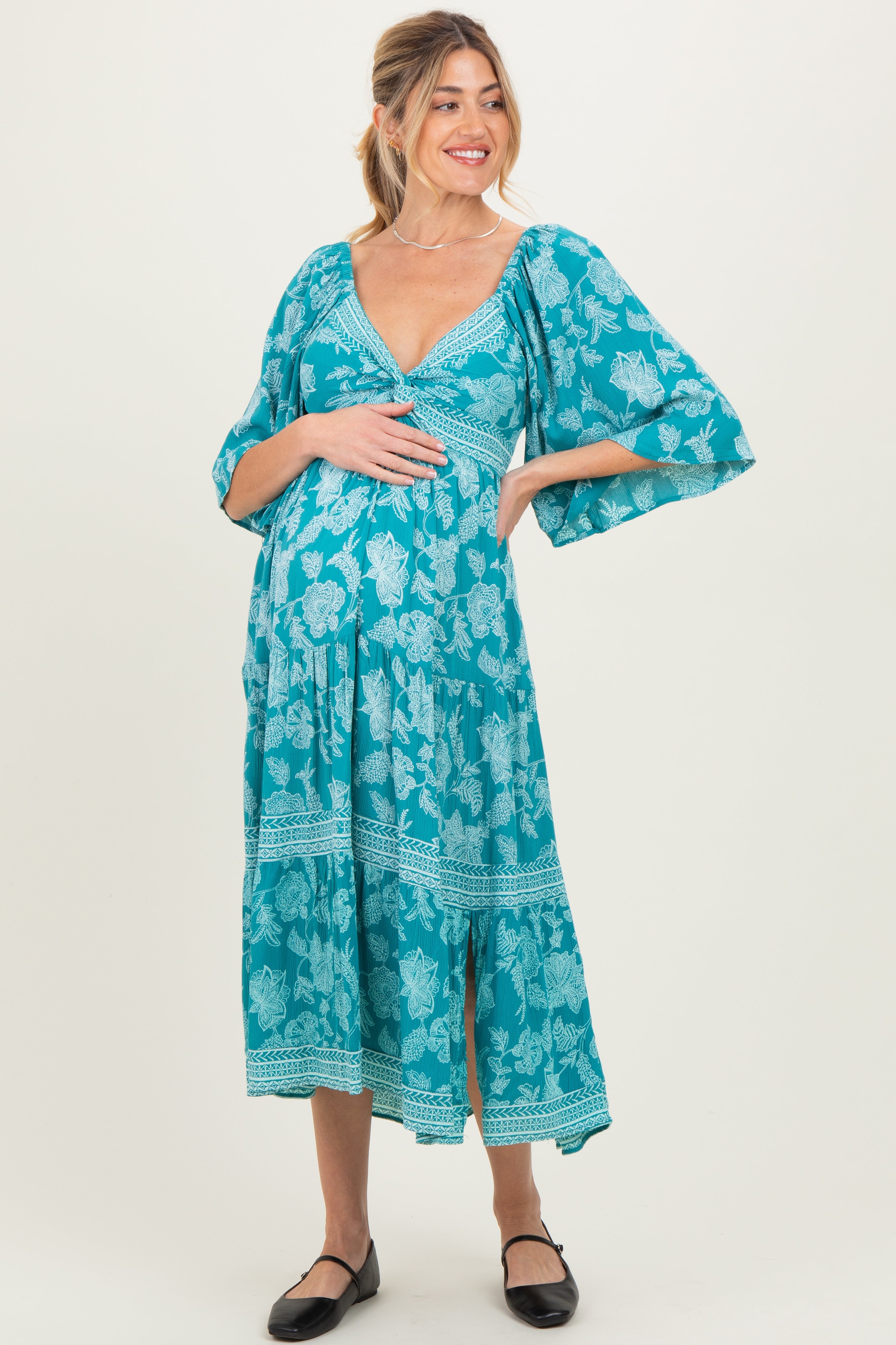 Türkisfarbenes geblümtes Umstands-Midikleid mit Twist-Detail und Flügelärmeln
