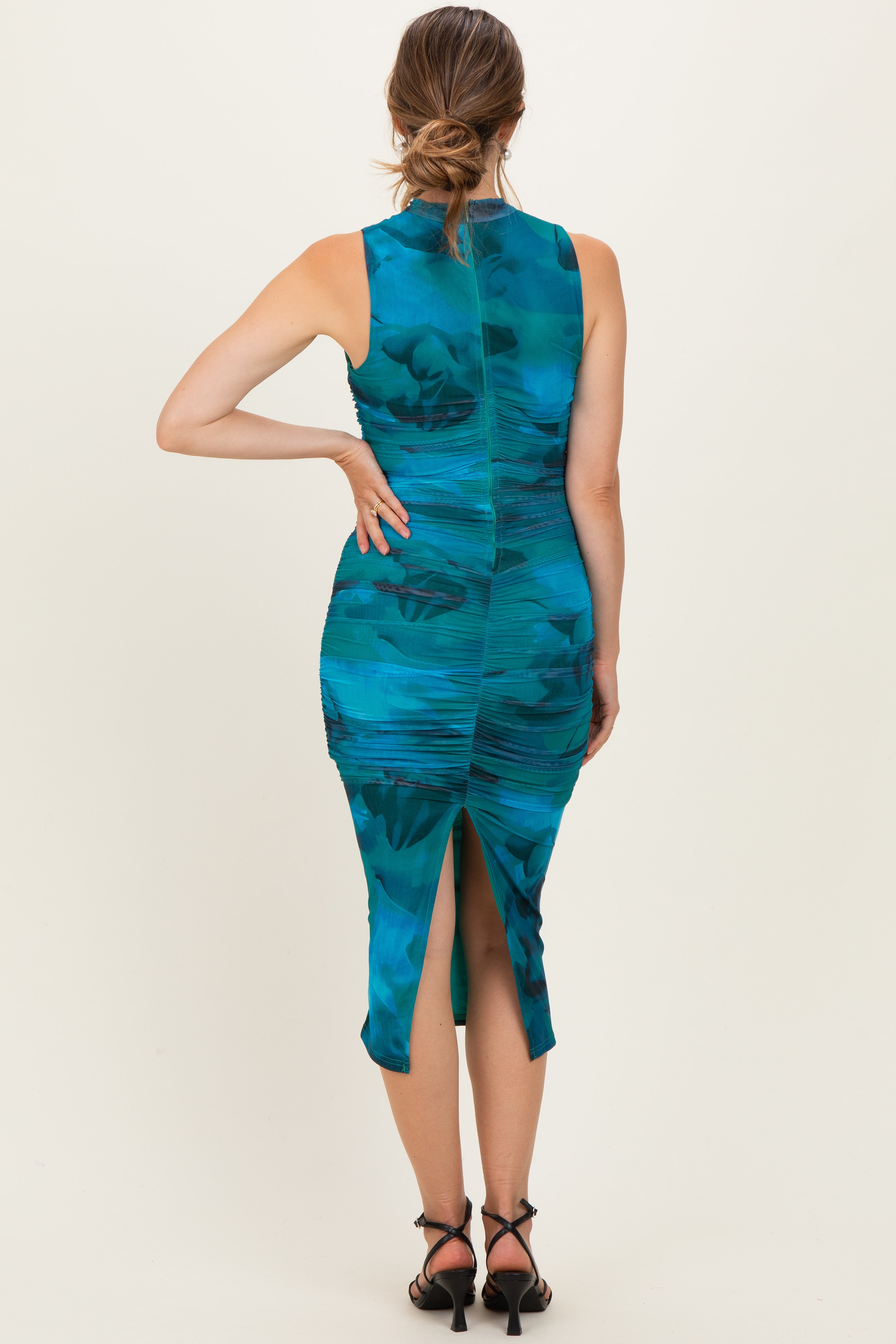 Florales Umstands-Midikleid mit Stehkragen und Raffung in Türkis