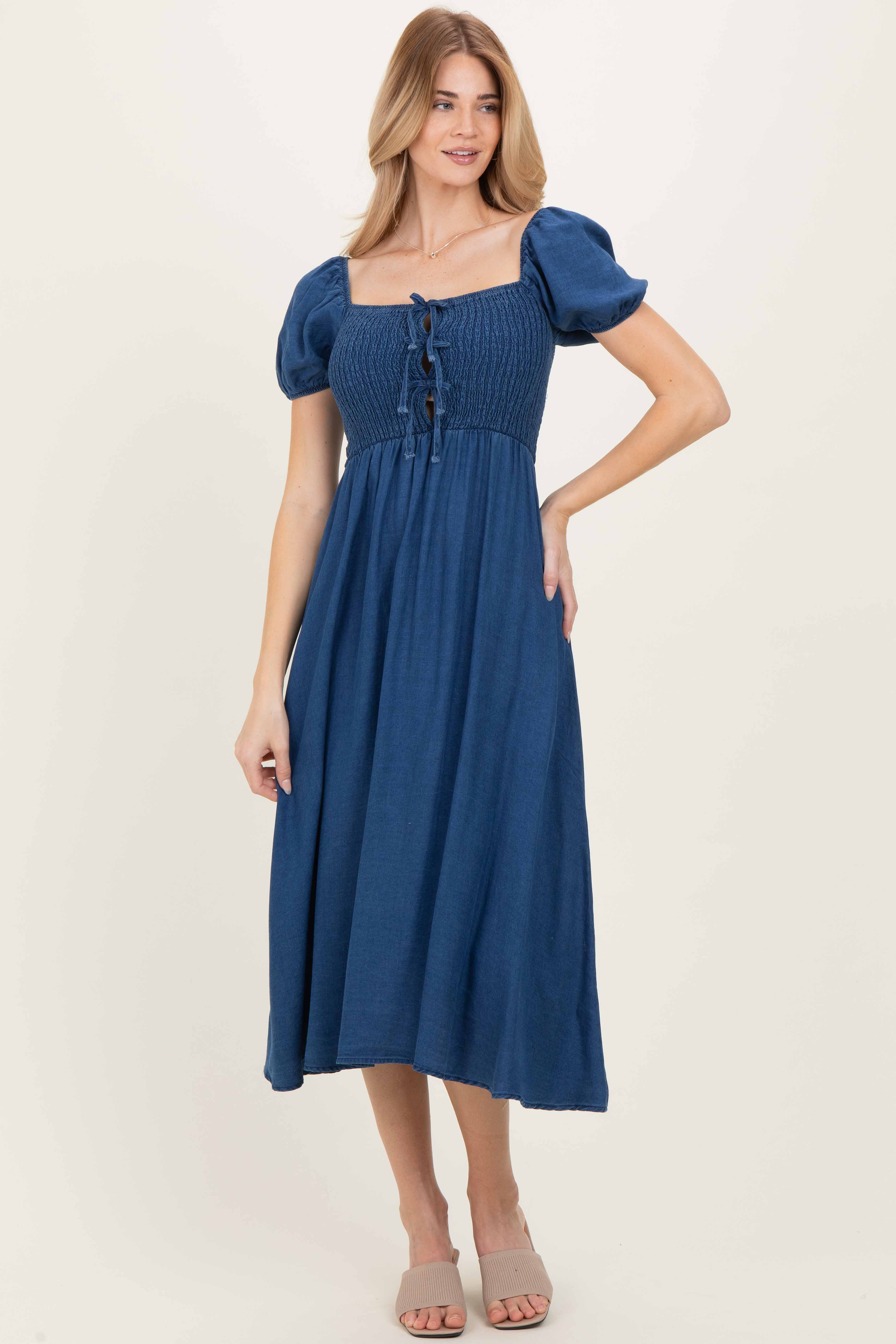 Umstands-Midikleid aus Chambray mit Smok-Front und Bindedetail