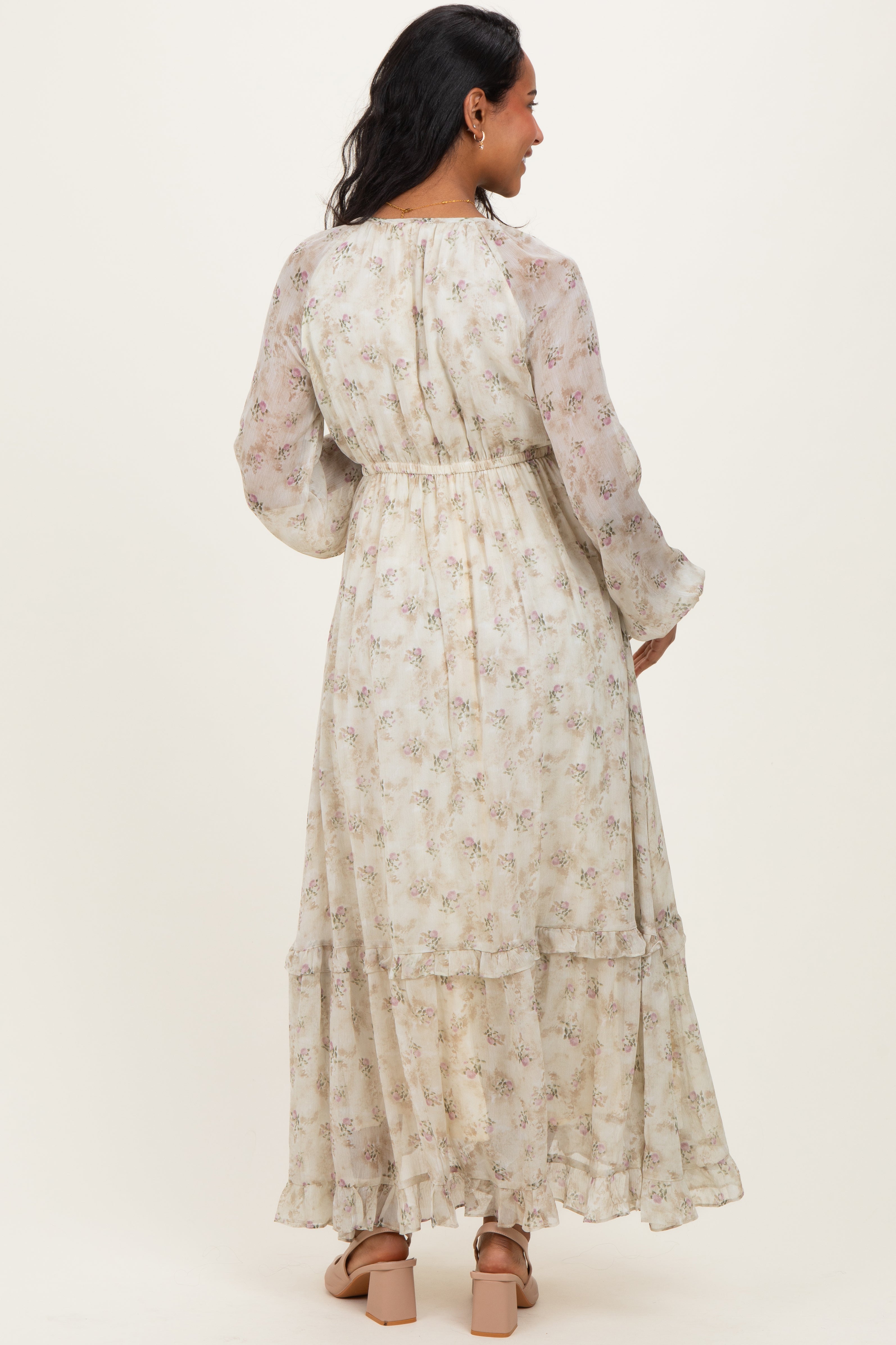 Umstandsmaxikleid aus Chiffon mit Blumenmuster und Rüschendetail in Creme