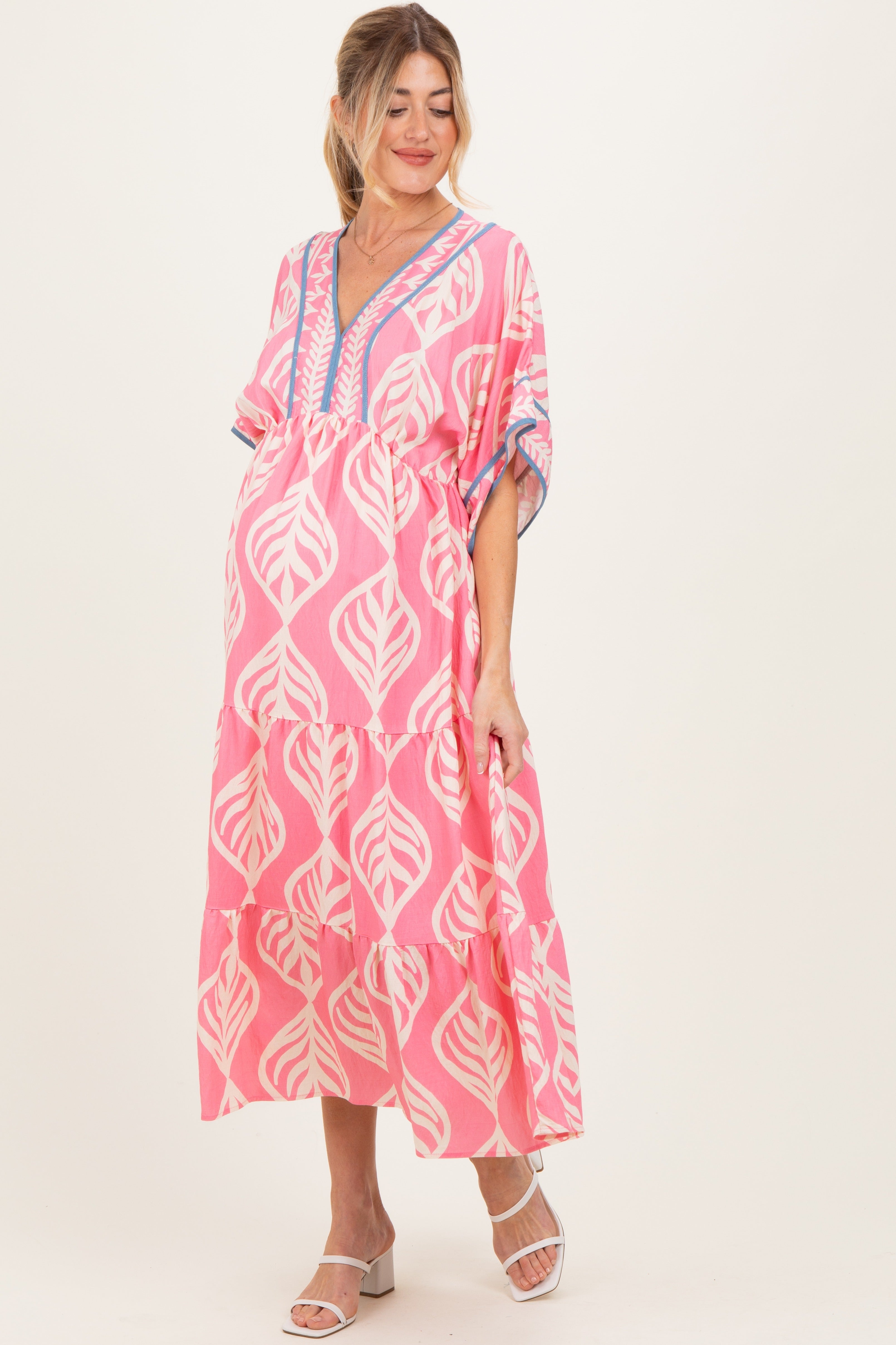 Umstandsmaxikleid mit Print und Dolman-Ärmeln in Rosa