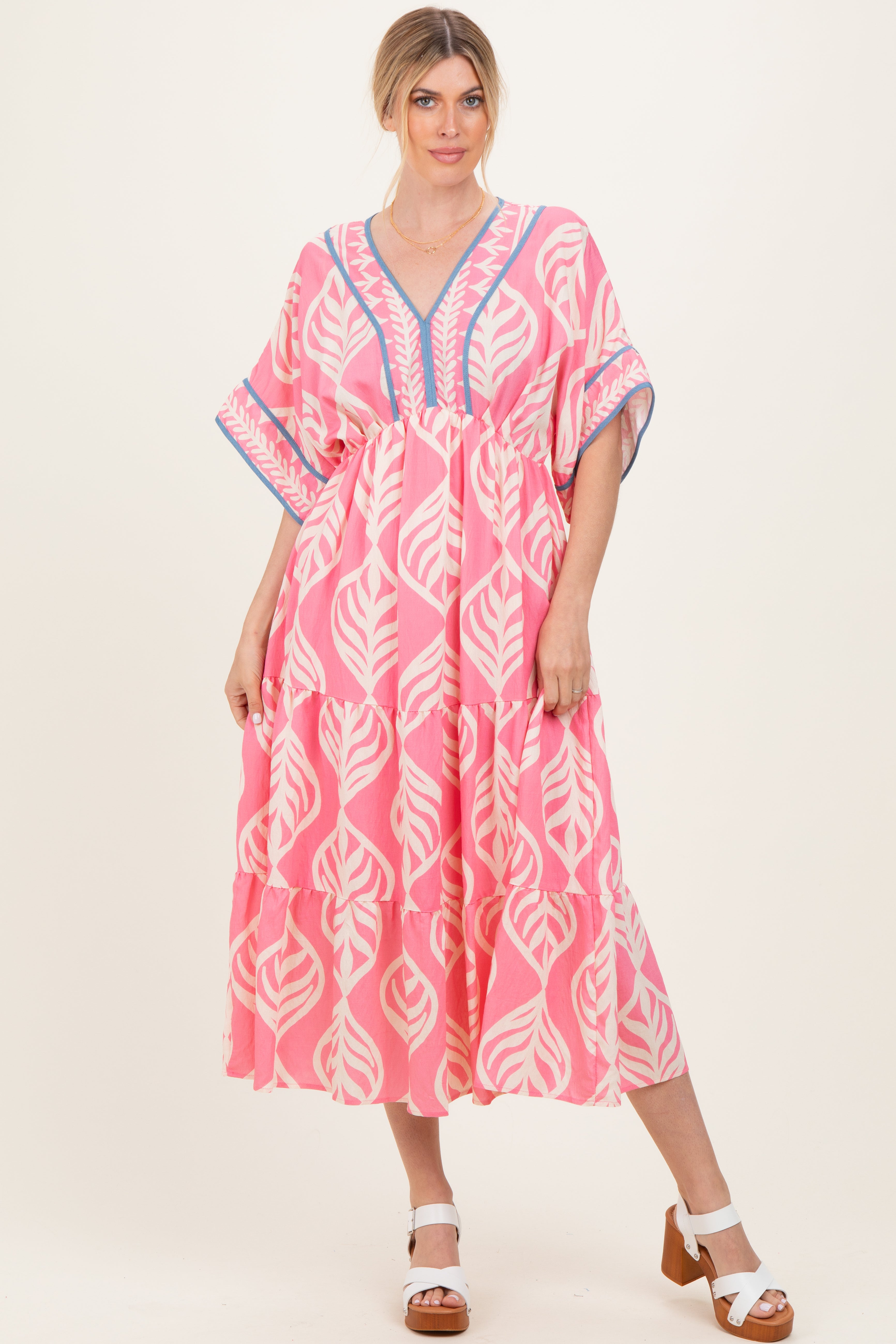 Umstandsmaxikleid mit Print und Dolman-Ärmeln in Rosa