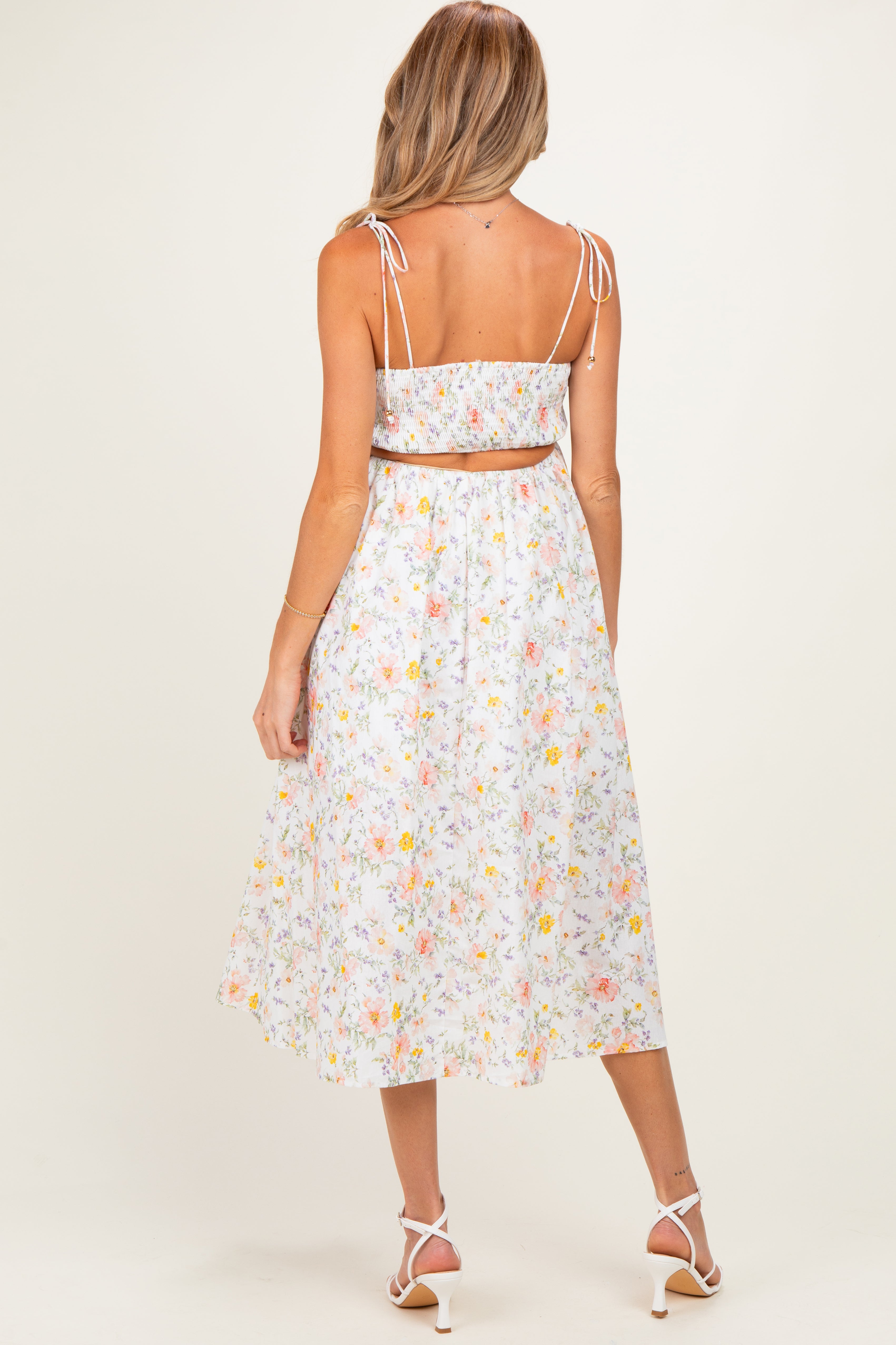 Blumen-Umstandsmidikleid mit Schulterbändern und Cut-out