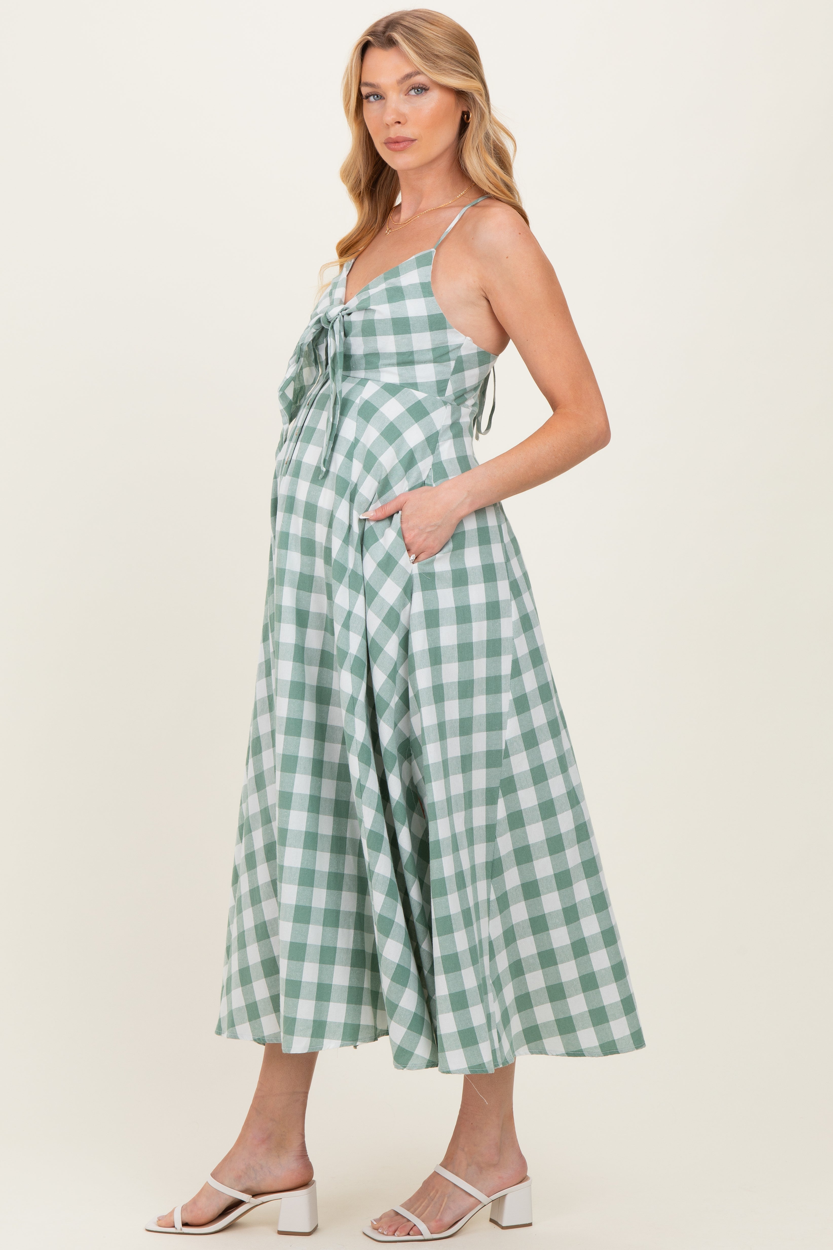 Umstands-Midikleid mit Vichy-Karo, Bindedetail und Racerback in Basilikumgrün