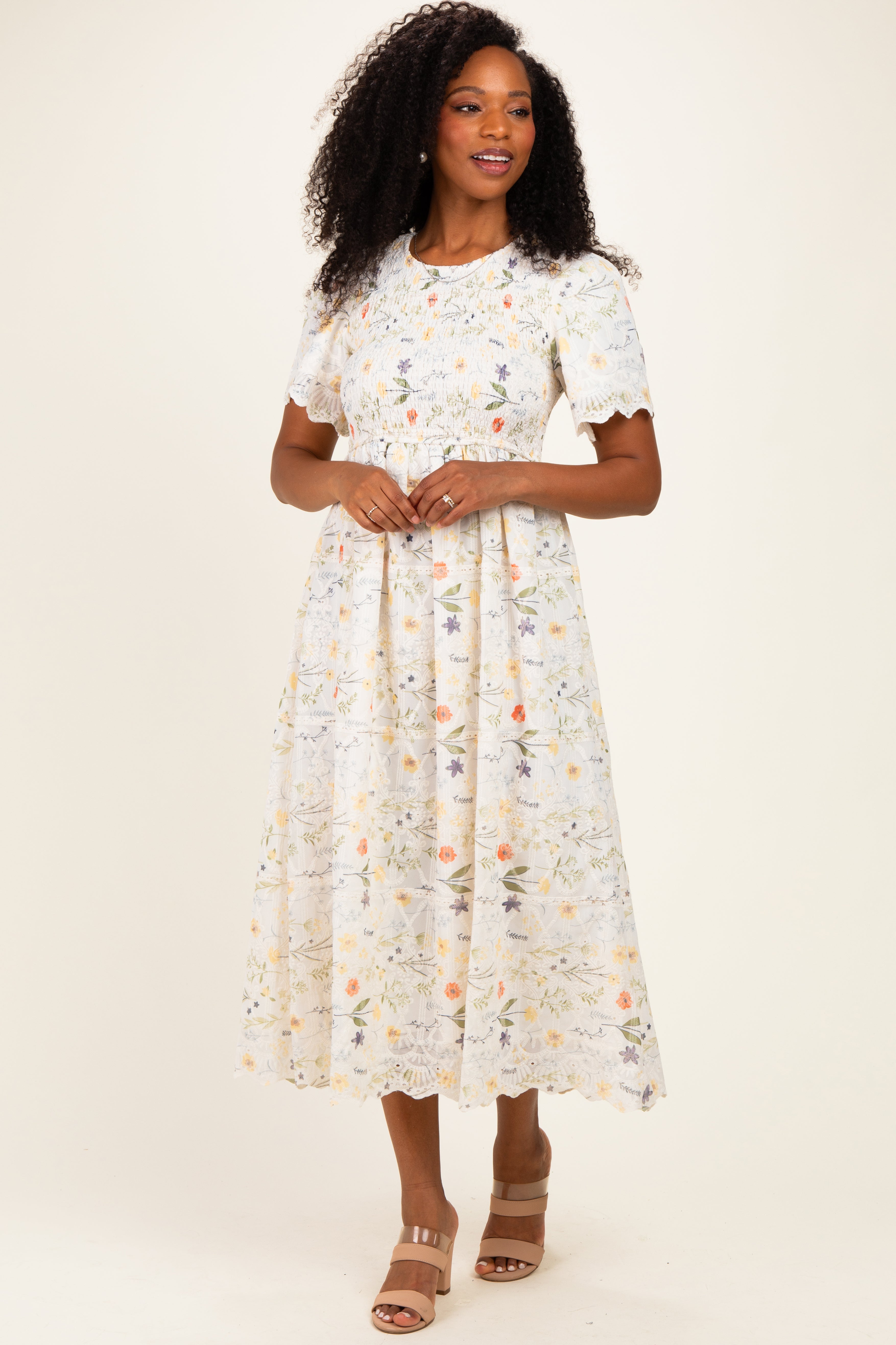 Umstands-Midikleid in Beige mit Blumenmuster und Knopfleiste
