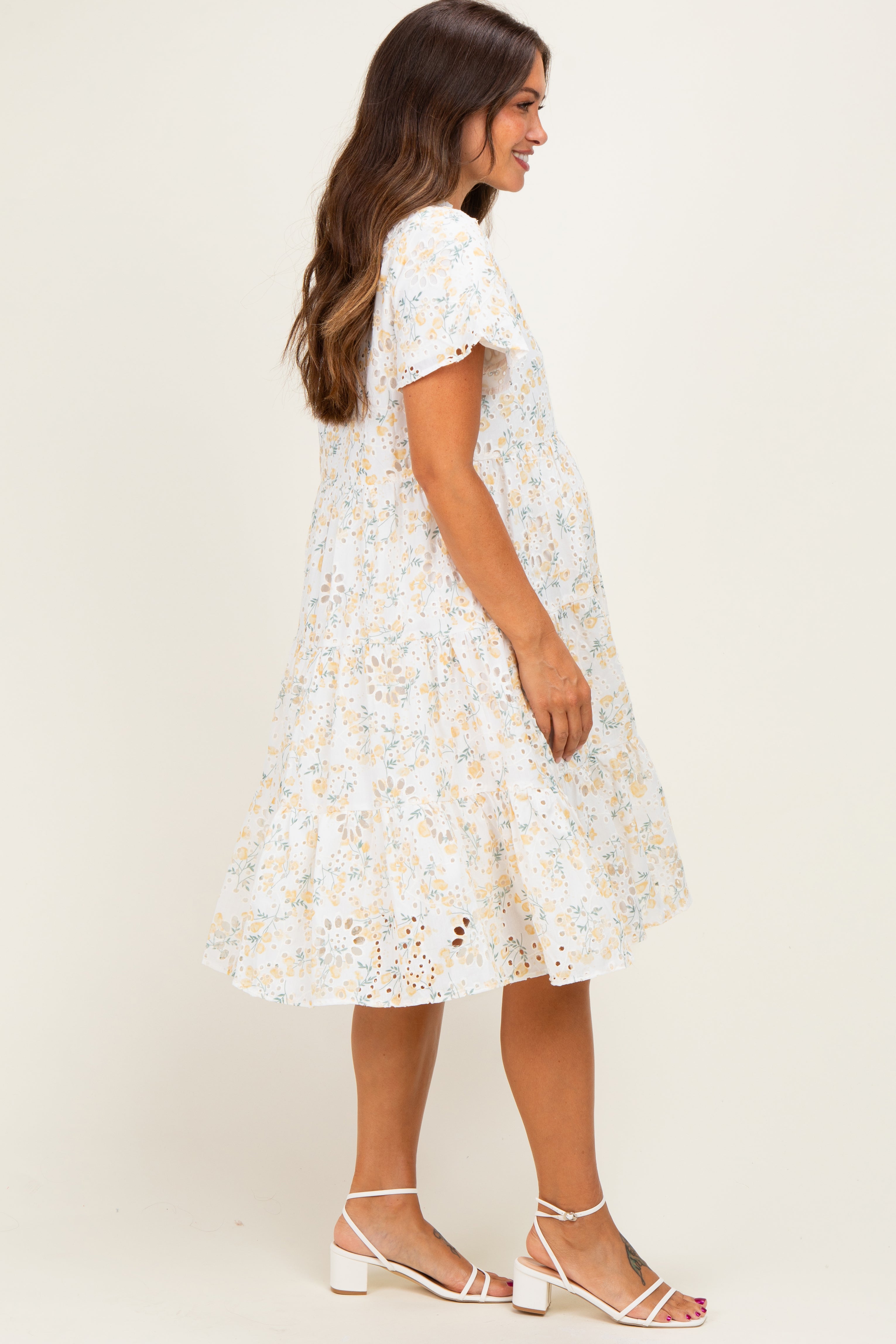 Umstands-Midikleid aus Lochspitze mit Blumenmuster