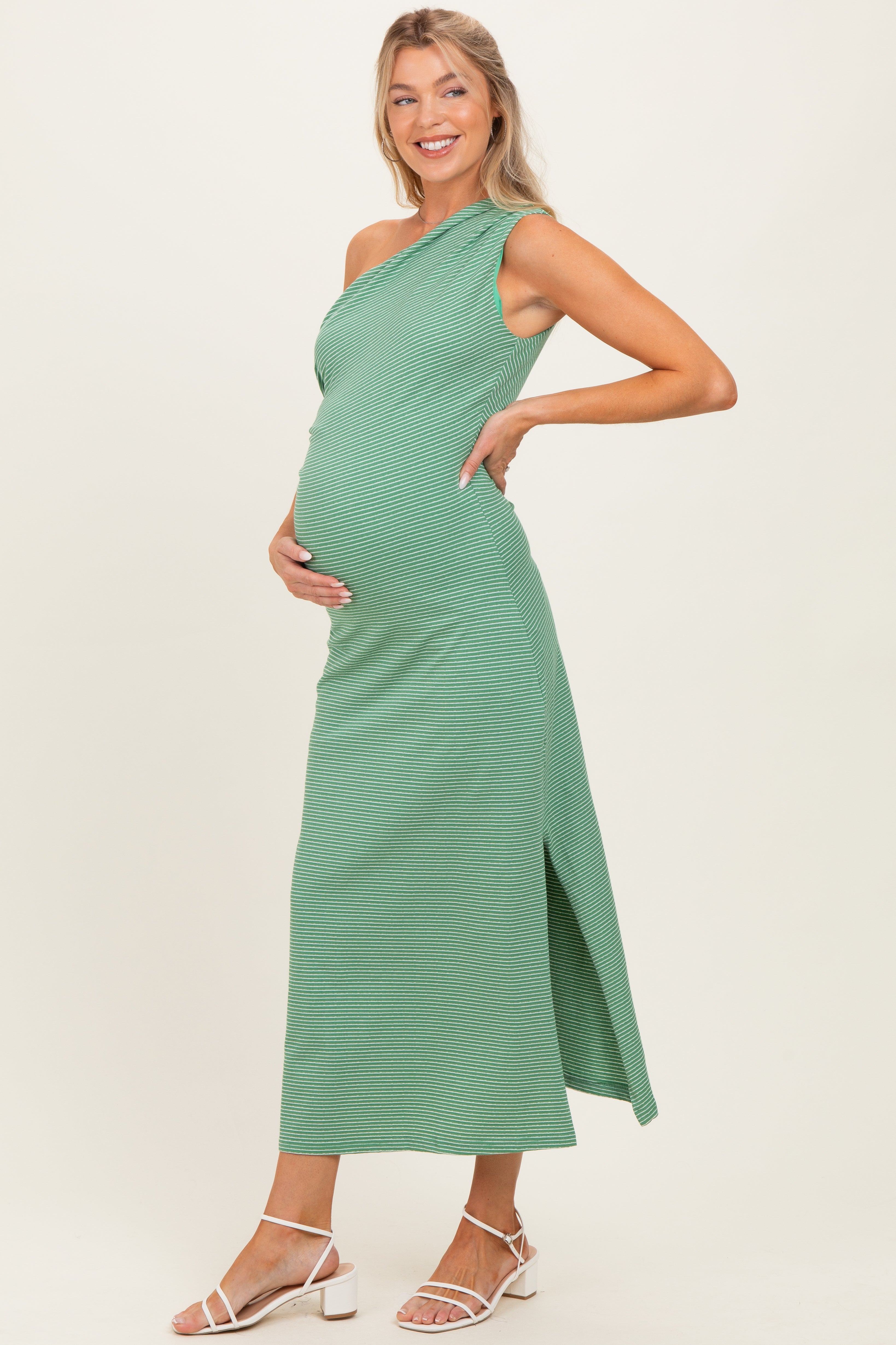 Gestreiftes One-Shoulder-Umstands-Midikleid in Grün